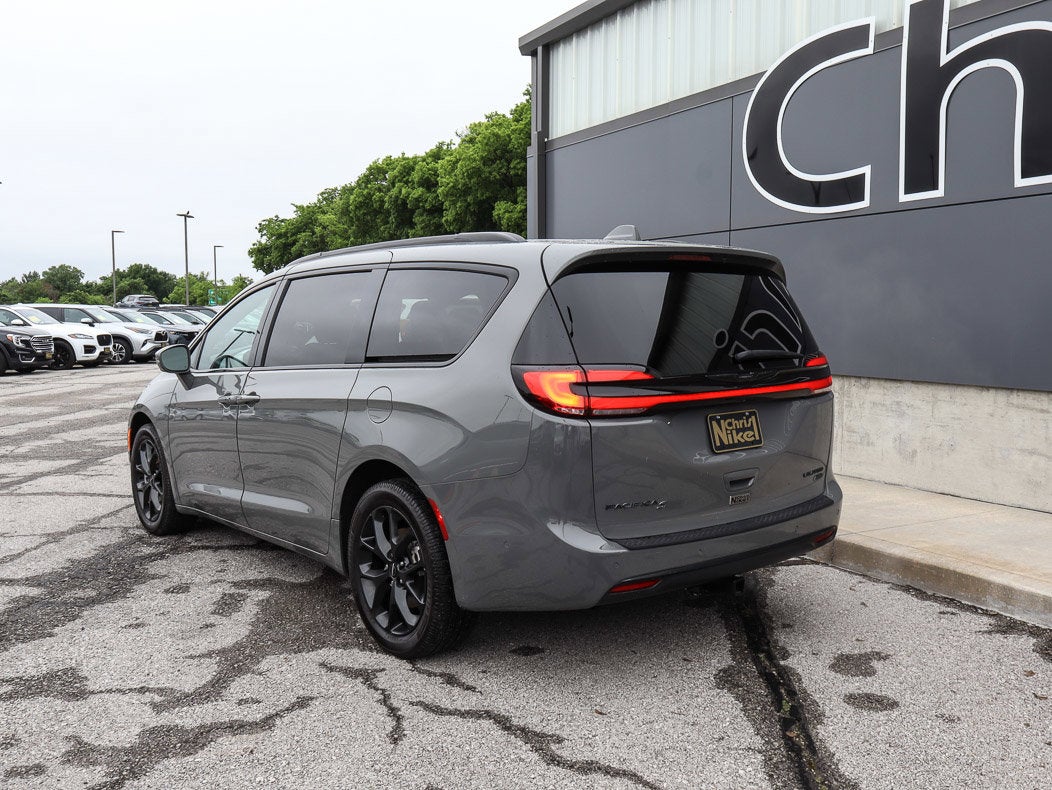 2022 Chrysler Pacifica Limited AWD
