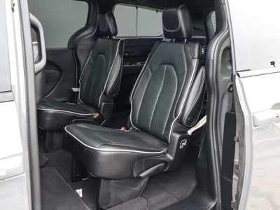2022 Chrysler Pacifica Limited AWD