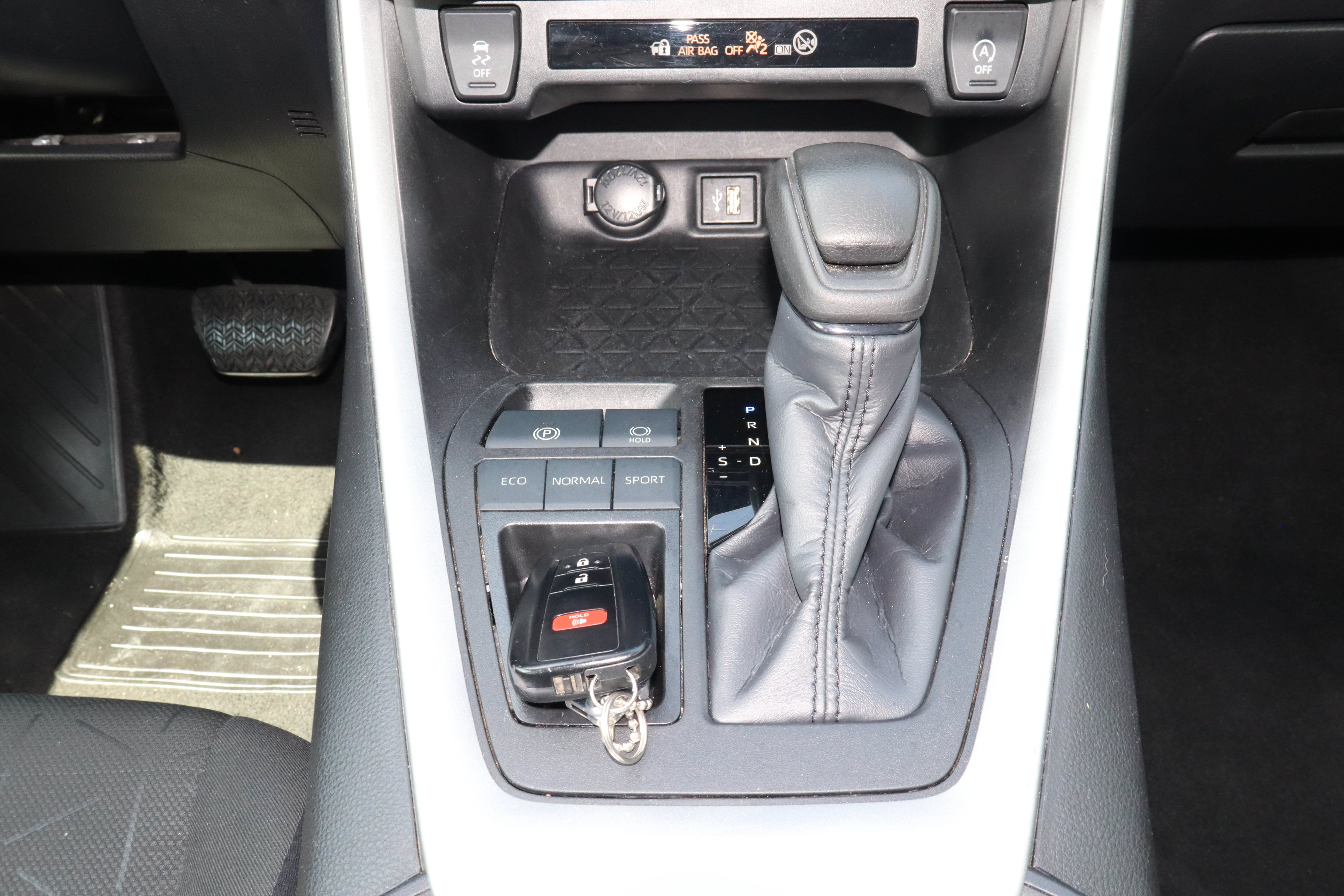 2024 Toyota RAV4 XLE FWD