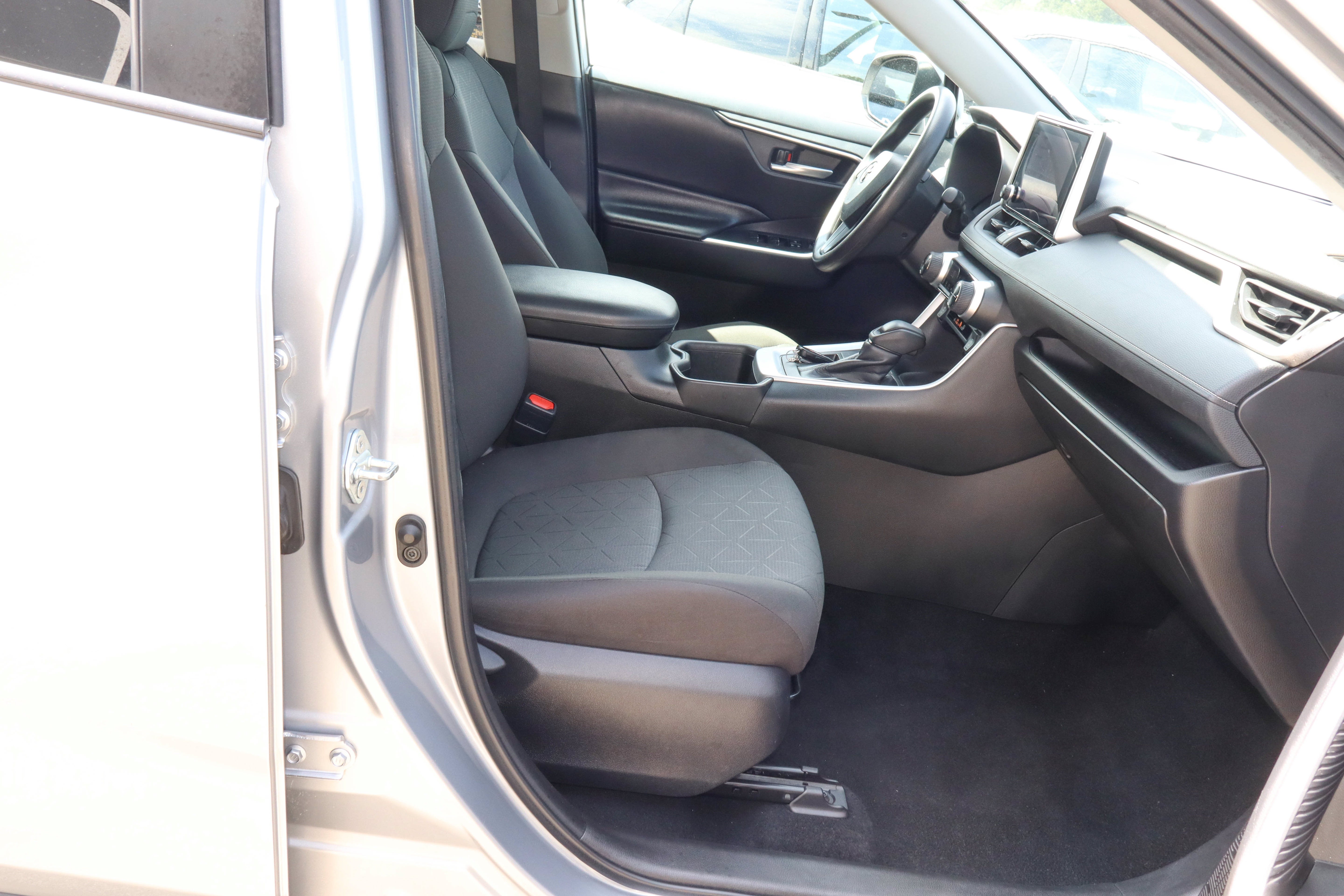 2024 Toyota RAV4 XLE FWD
