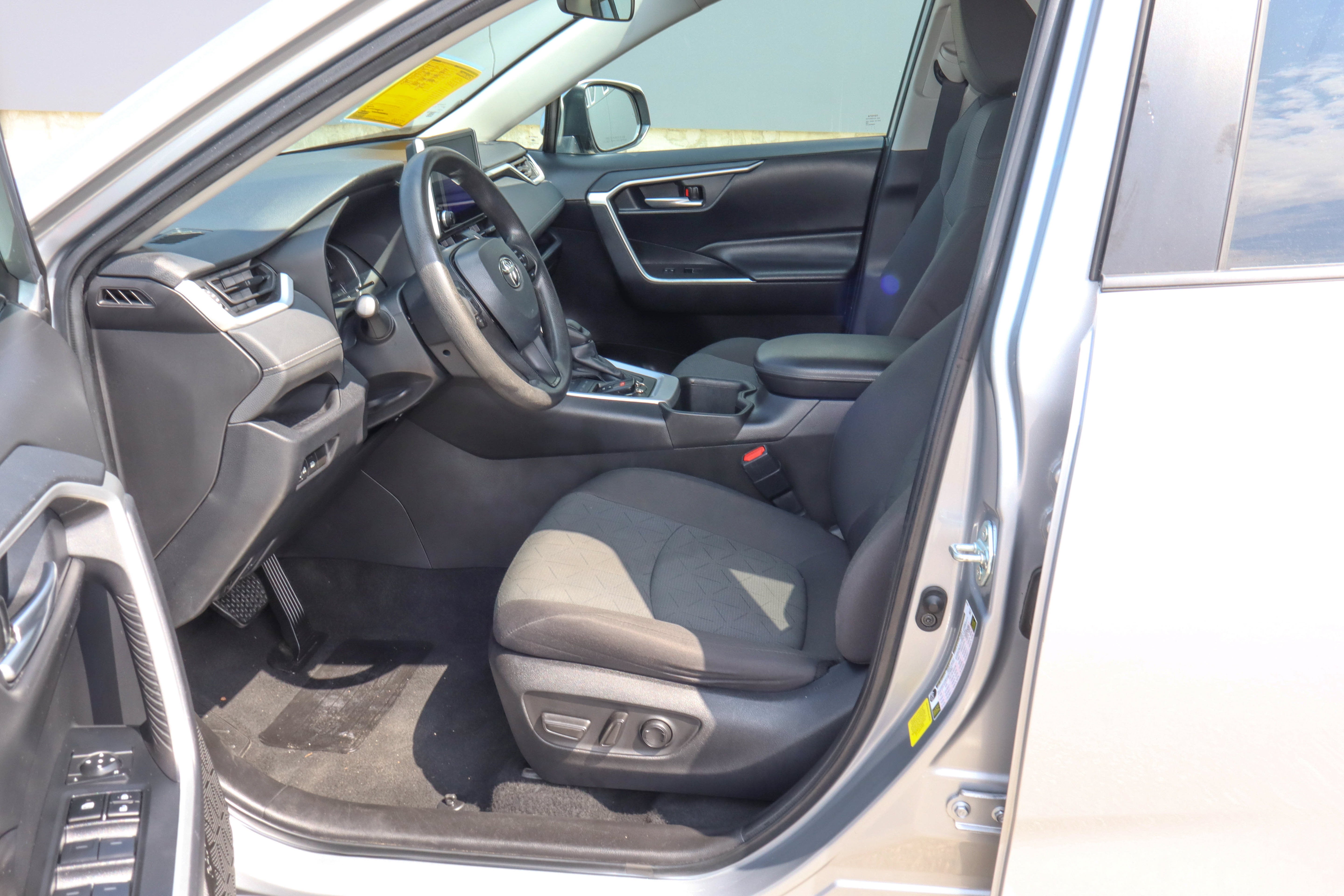 2024 Toyota RAV4 XLE FWD