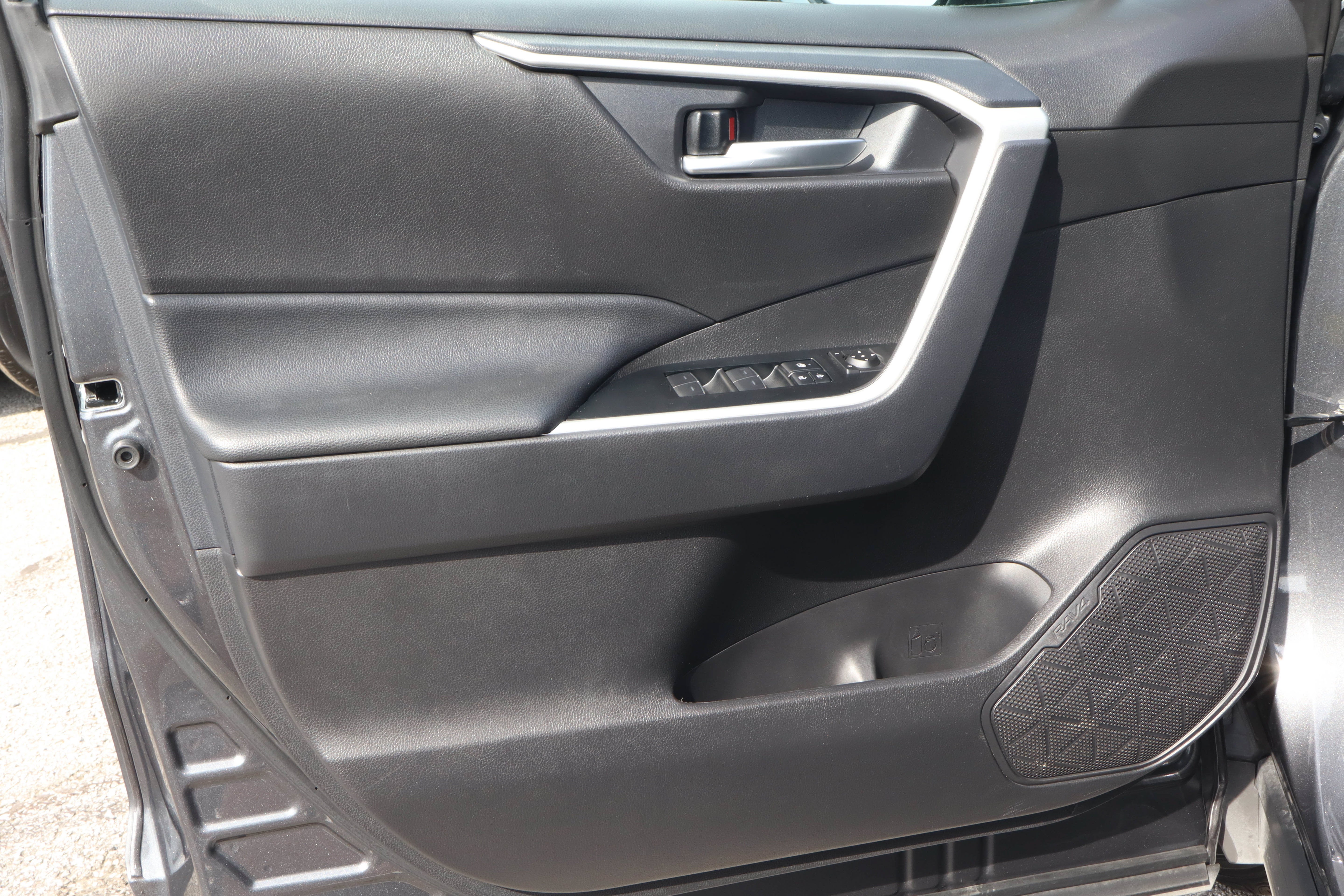 2025 Toyota RAV4 XLE FWD