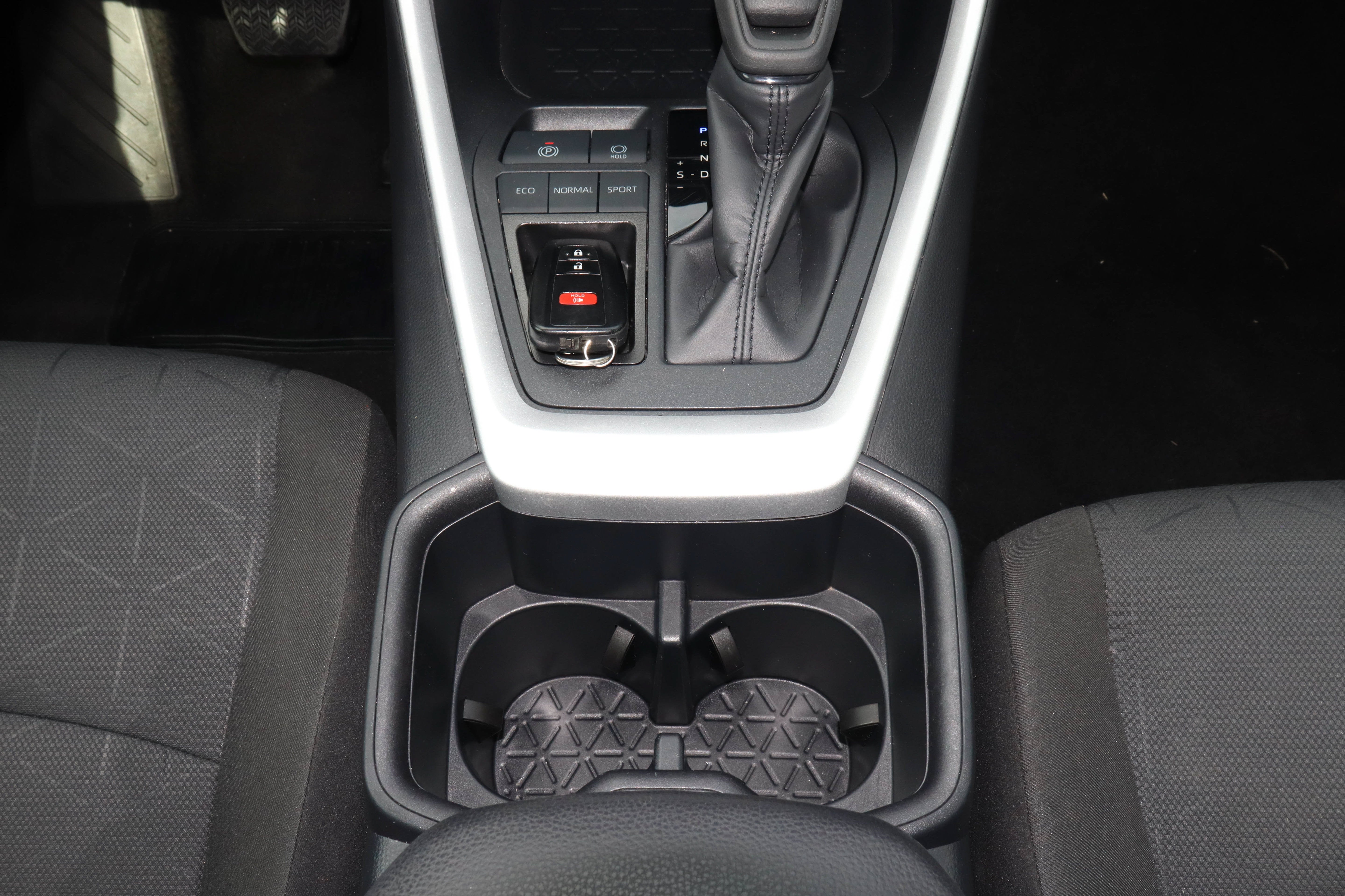 2025 Toyota RAV4 XLE FWD