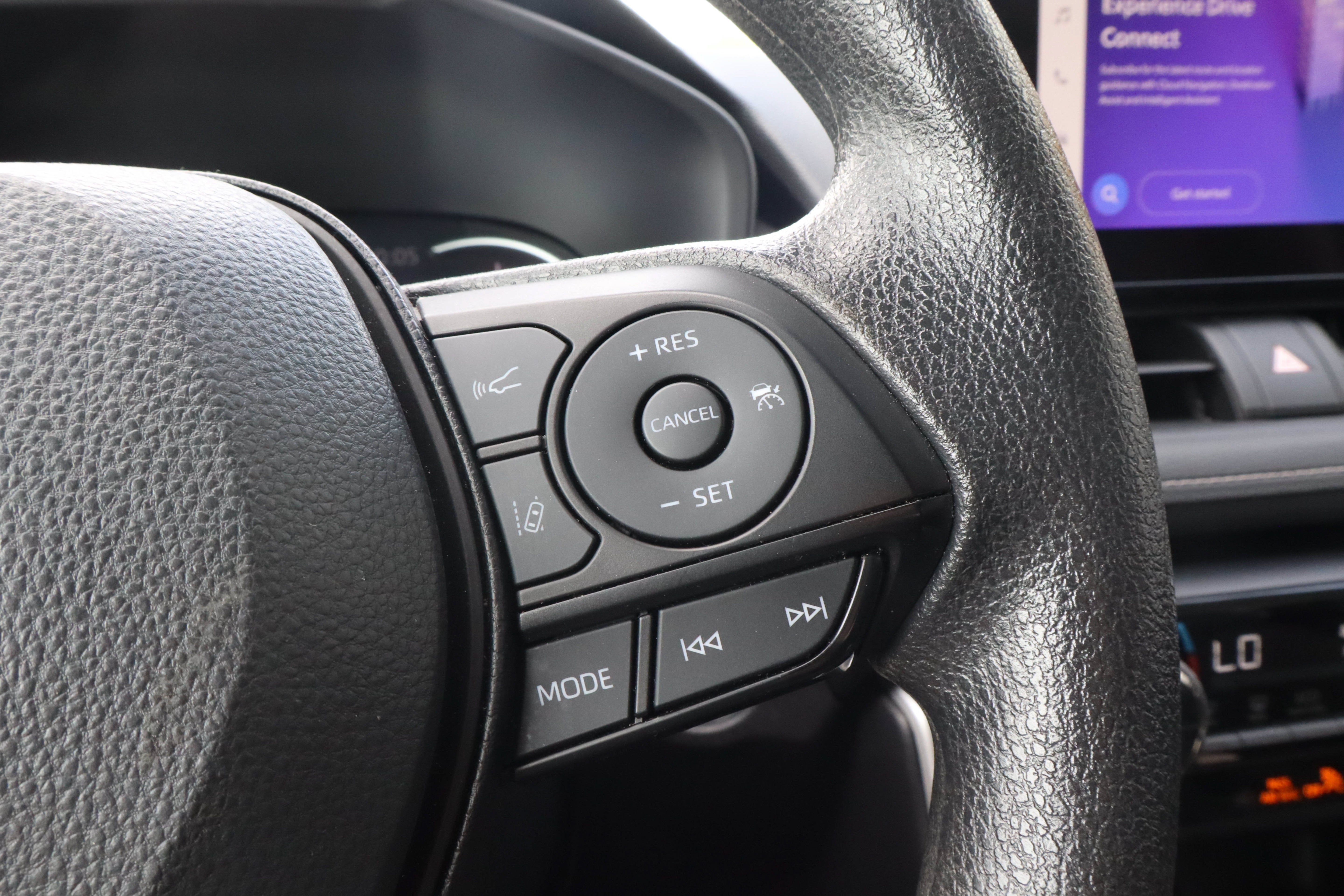 2025 Toyota RAV4 XLE FWD