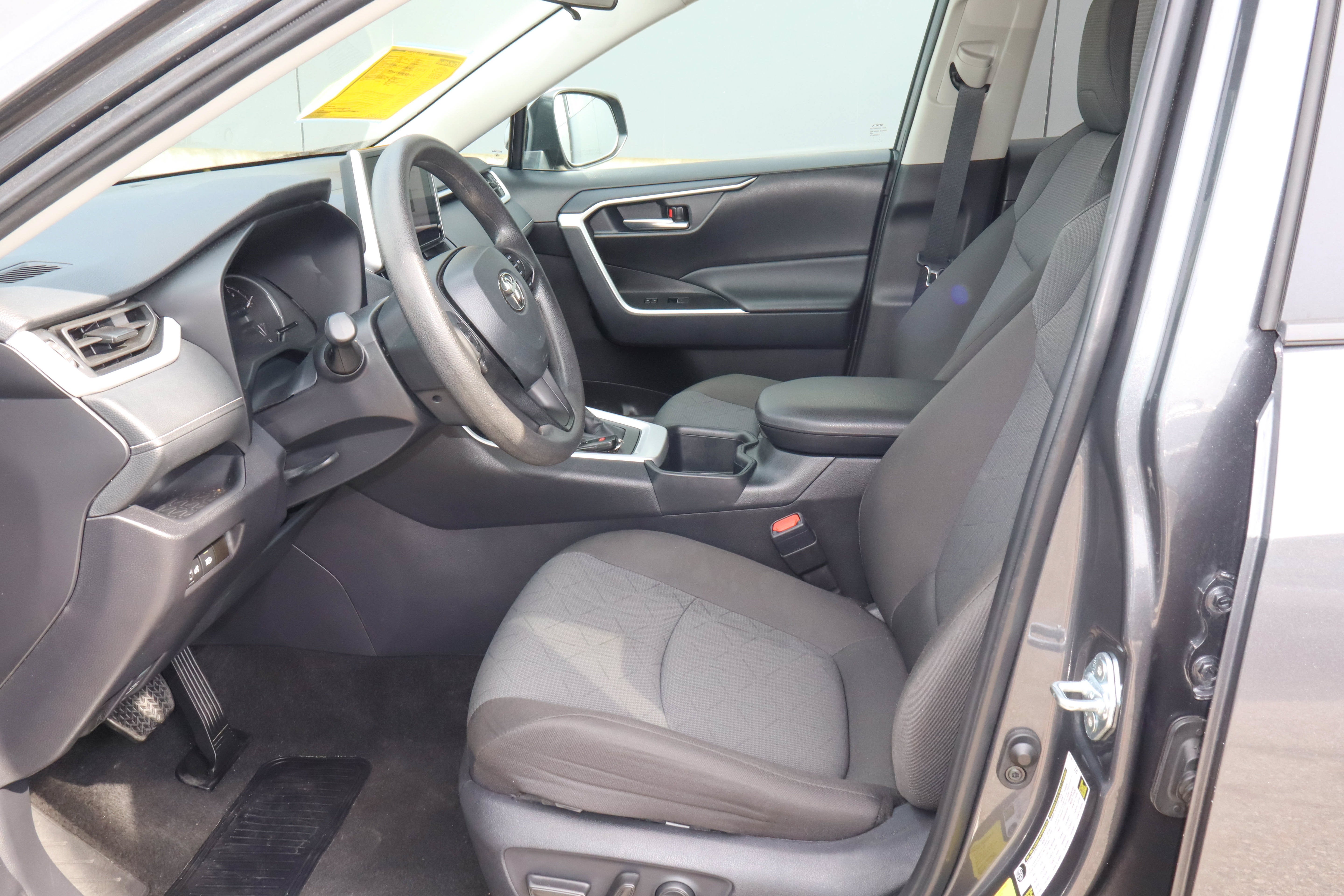 2025 Toyota RAV4 XLE FWD