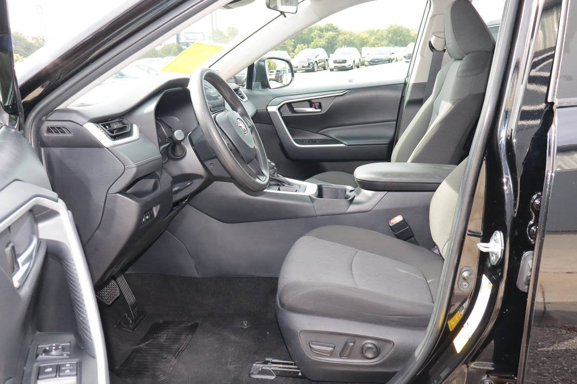 2025 Toyota RAV4 XLE FWD