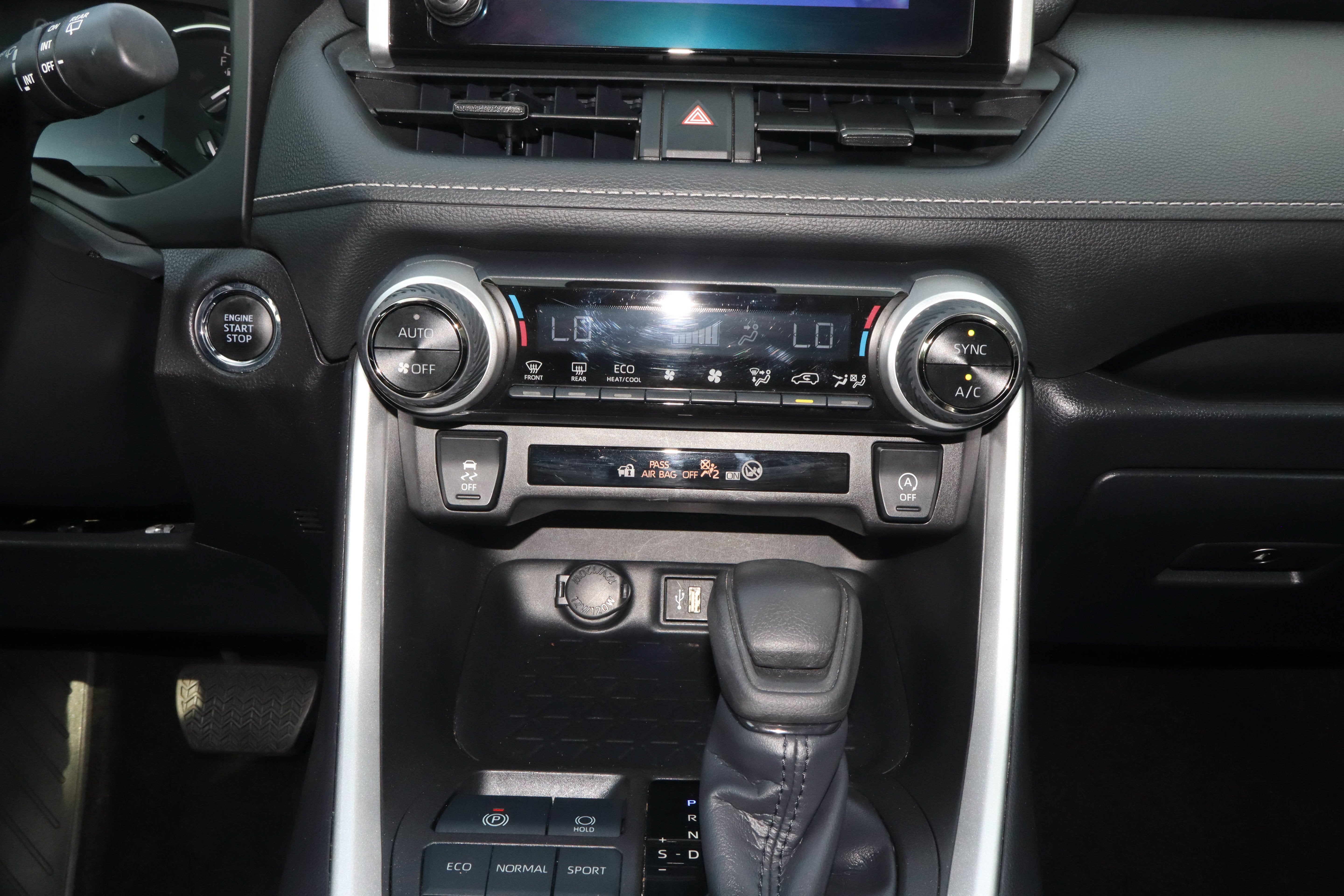 2025 Toyota RAV4 XLE FWD