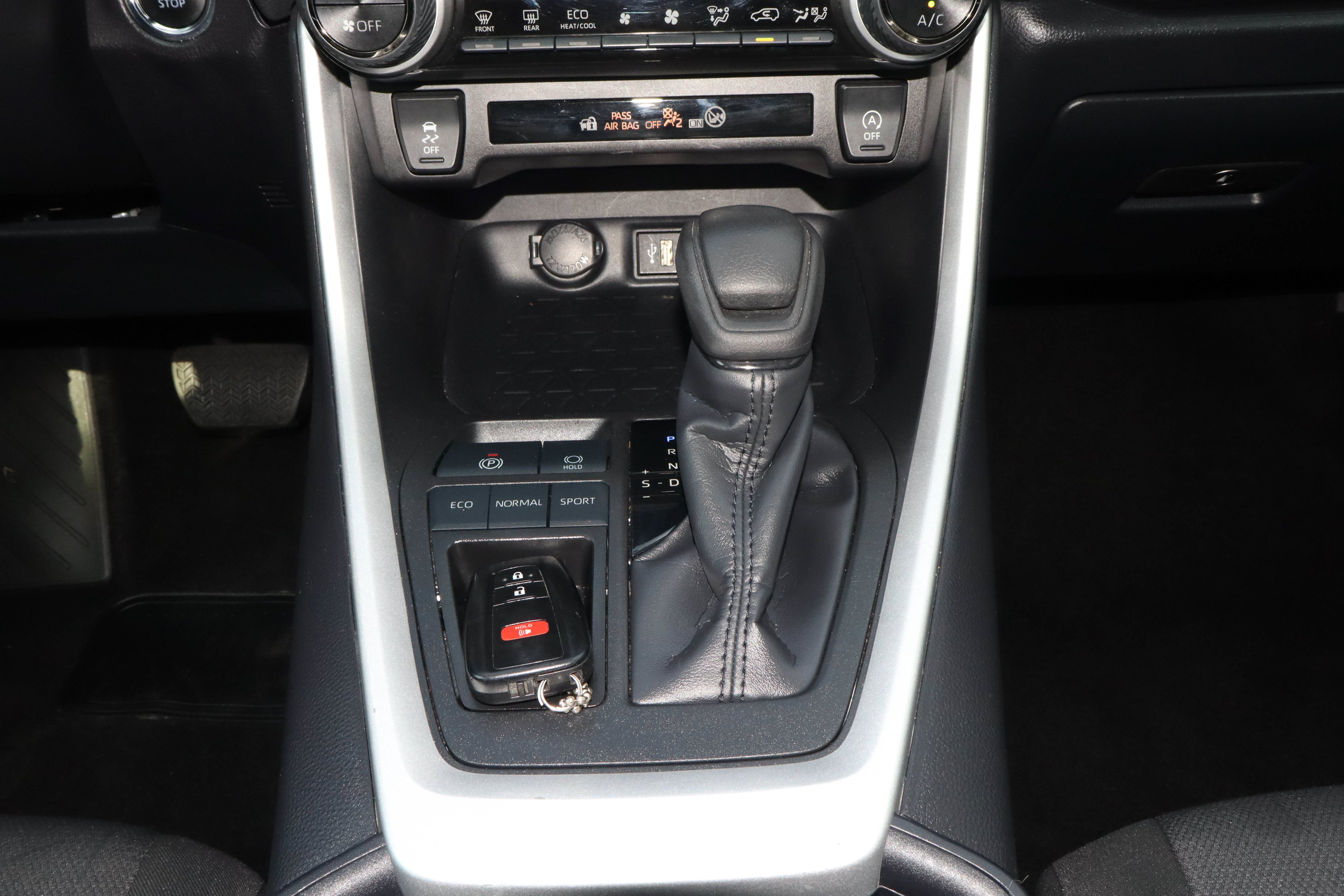 2025 Toyota RAV4 XLE FWD