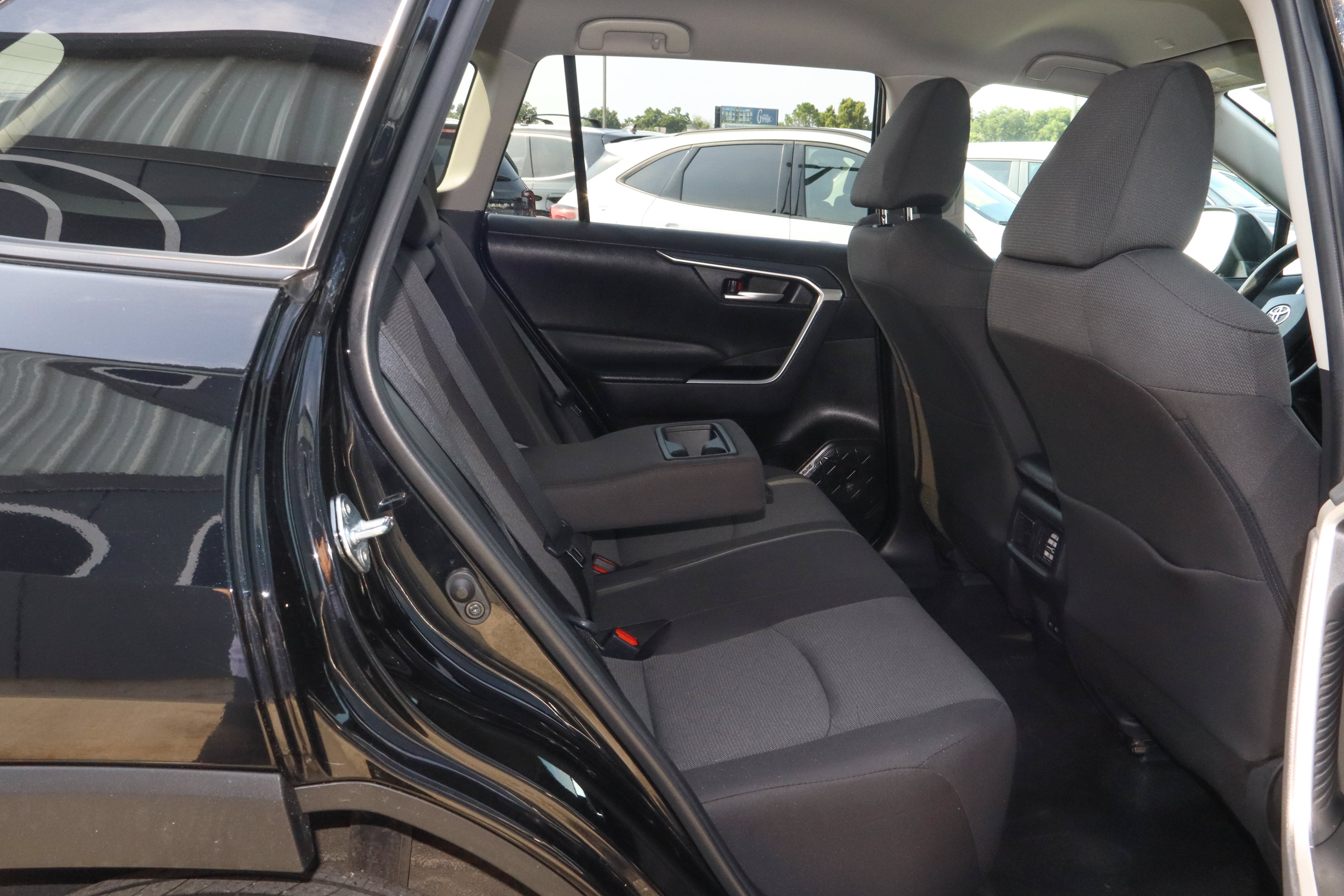 2025 Toyota RAV4 XLE FWD