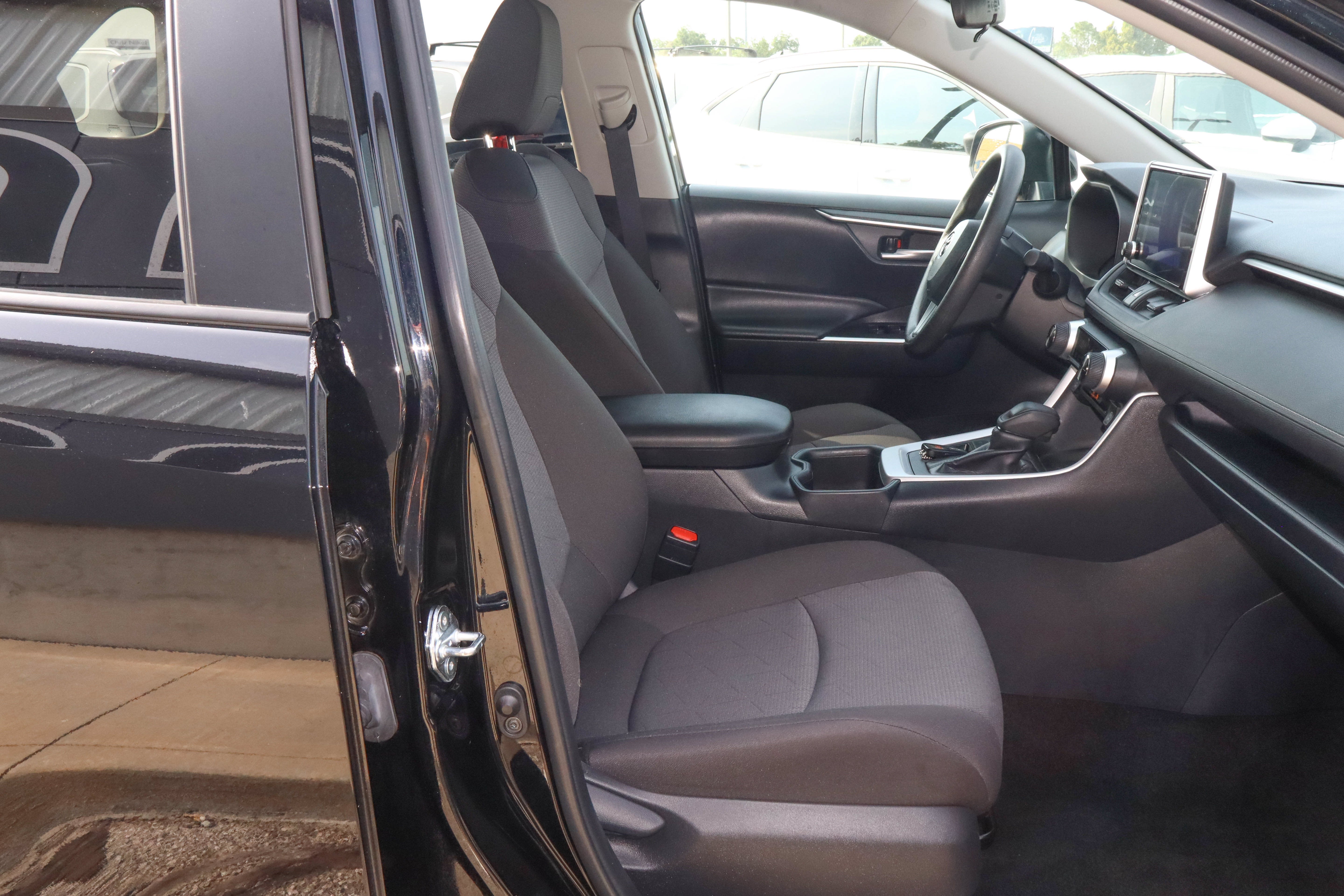2025 Toyota RAV4 XLE FWD