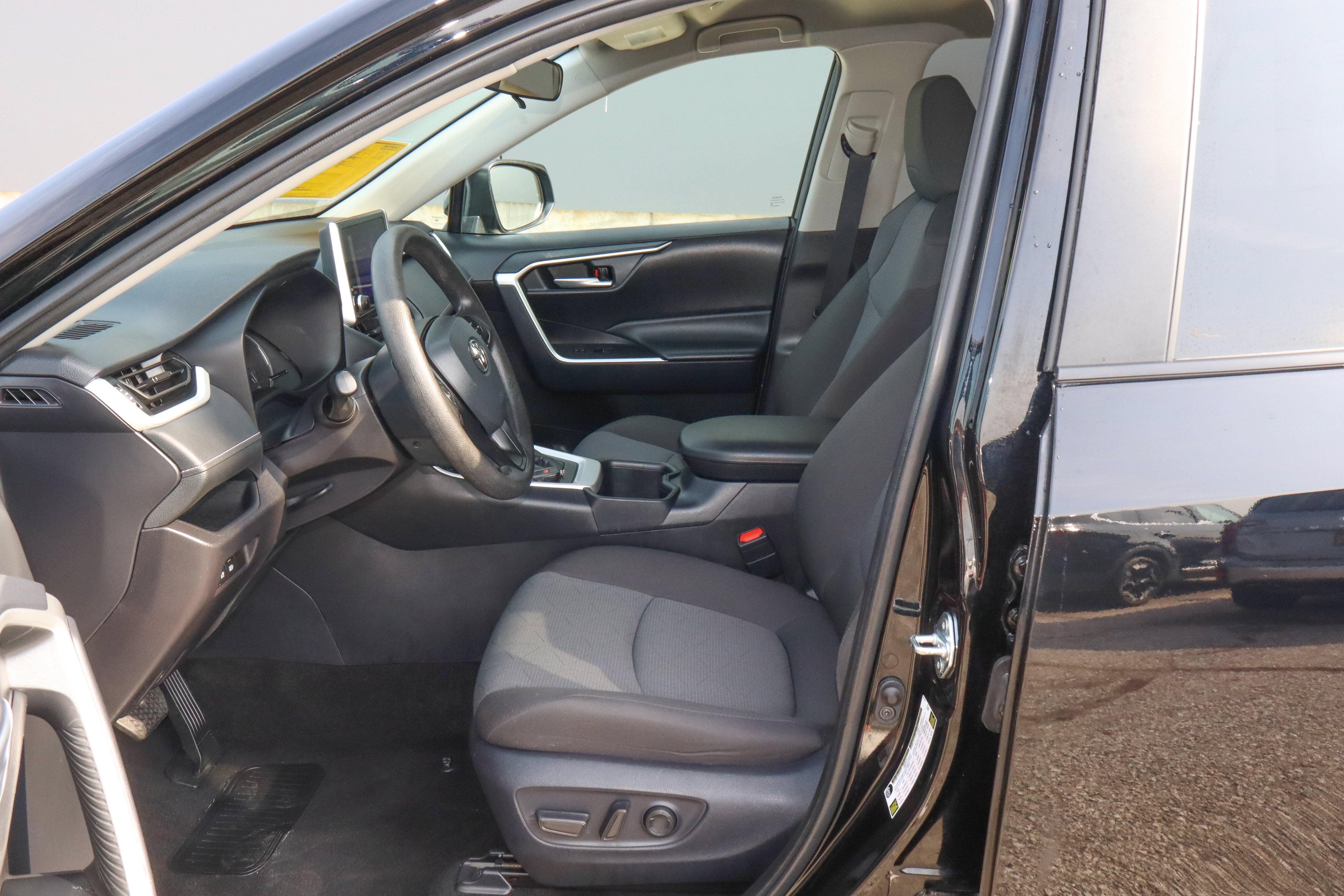 2025 Toyota RAV4 XLE FWD