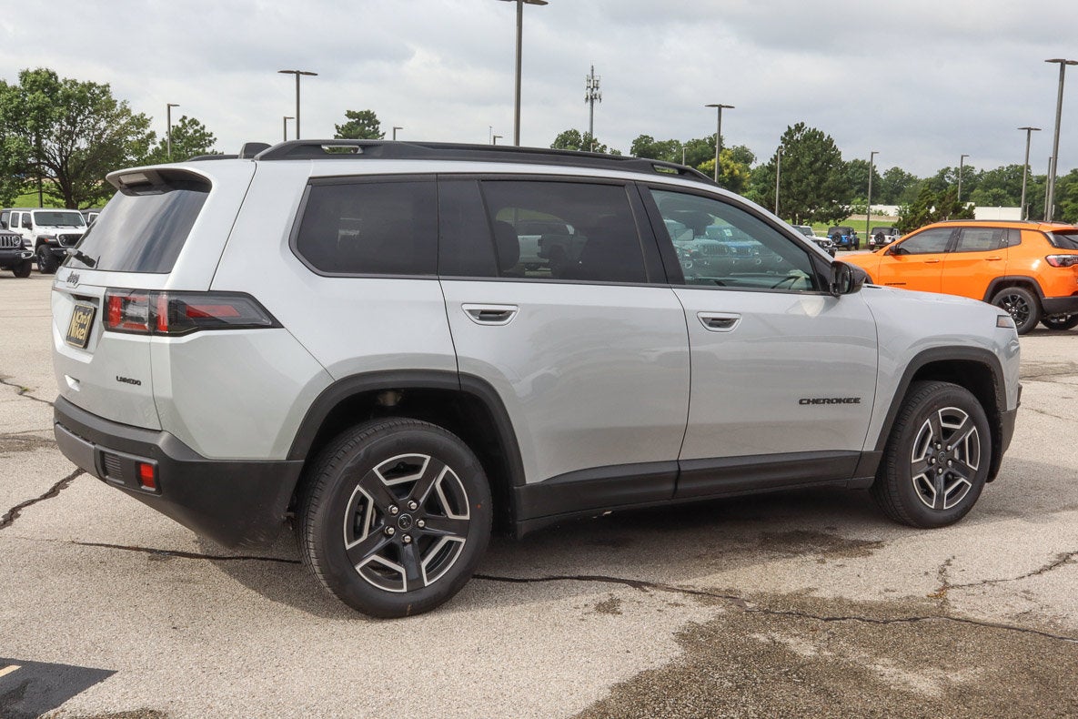 2026 Jeep Cherokee Laredo 4x4