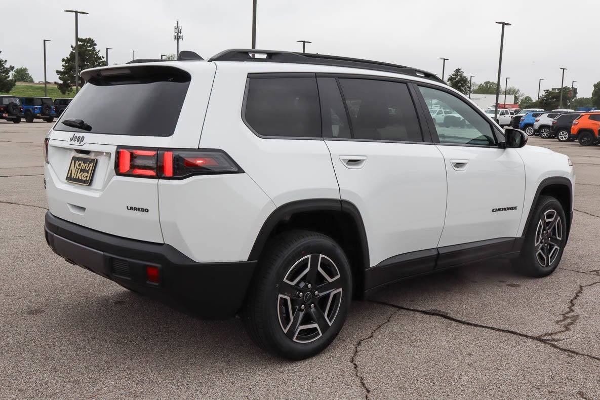 2026 Jeep Cherokee Laredo 4x4