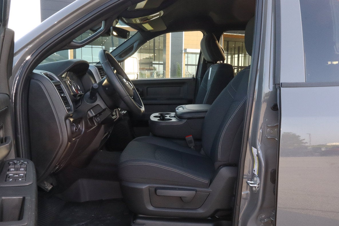 2026 RAM 2500 Black Express 4x4 Crew Cab 6'4 Box