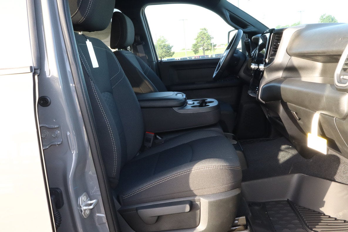 2026 RAM 2500 Black Express 4x4 Crew Cab 6'4 Box