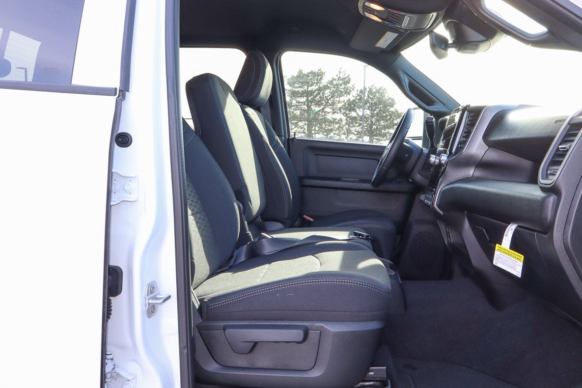 2026 RAM 2500 Black Express 4x4 Crew Cab 6'4 Box