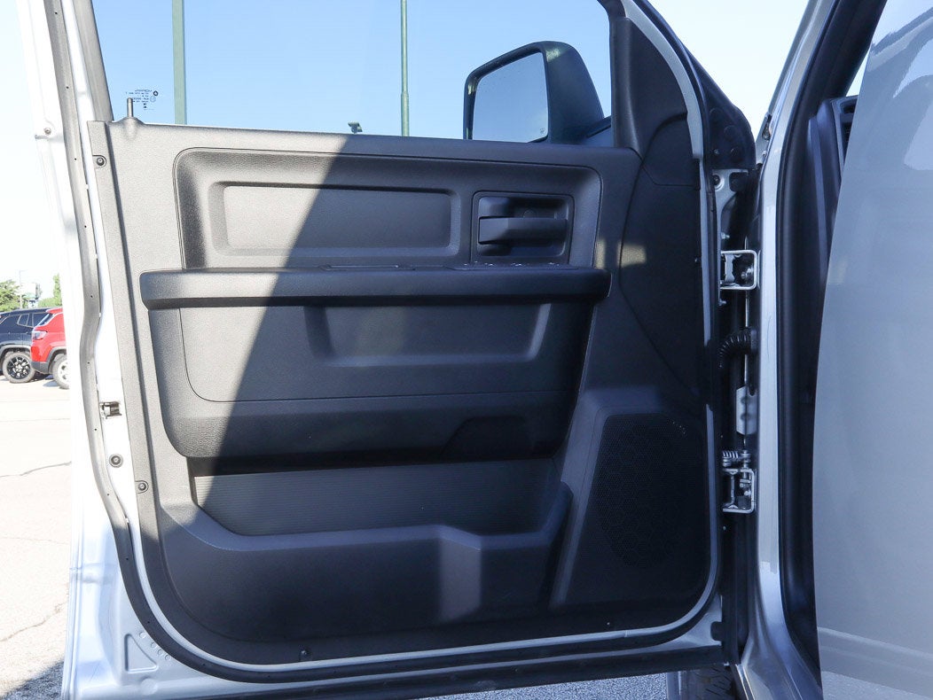 2026 RAM 2500 Black Express 4x4 Crew Cab 6'4 Box