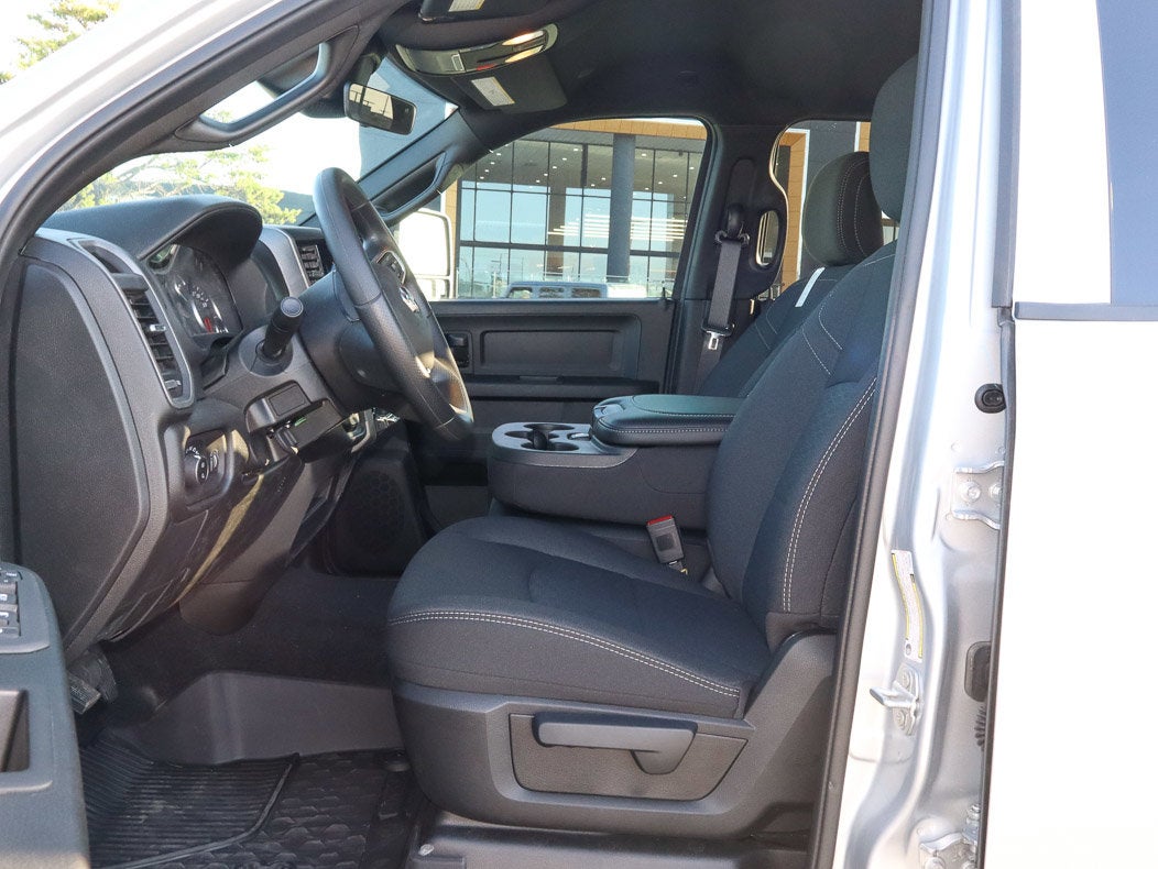 2026 RAM 2500 Black Express 4x4 Crew Cab 6'4 Box