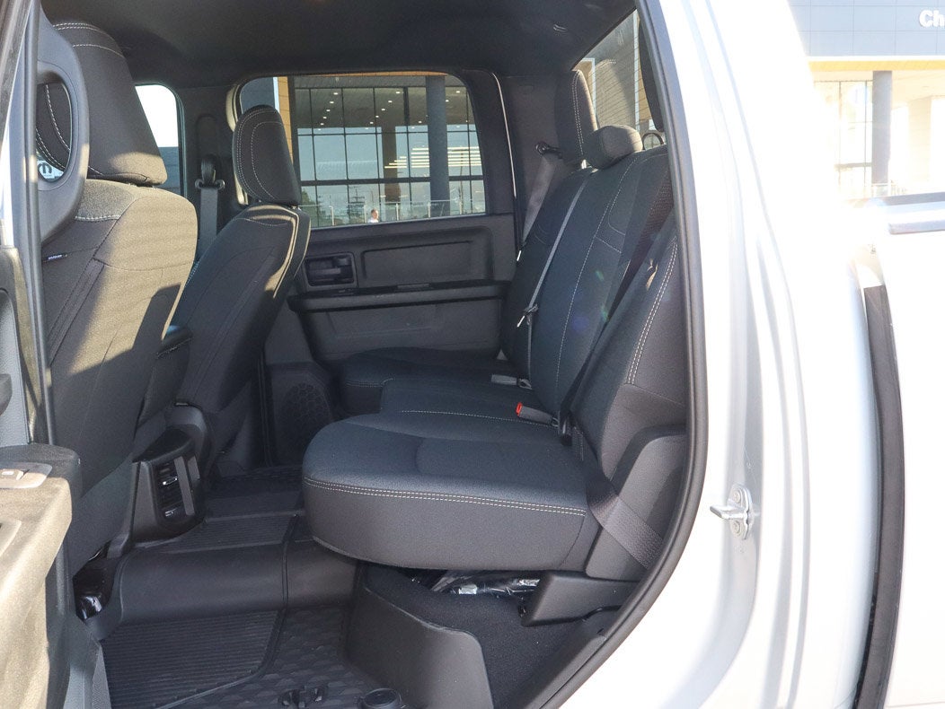 2026 RAM 2500 Black Express 4x4 Crew Cab 6'4 Box