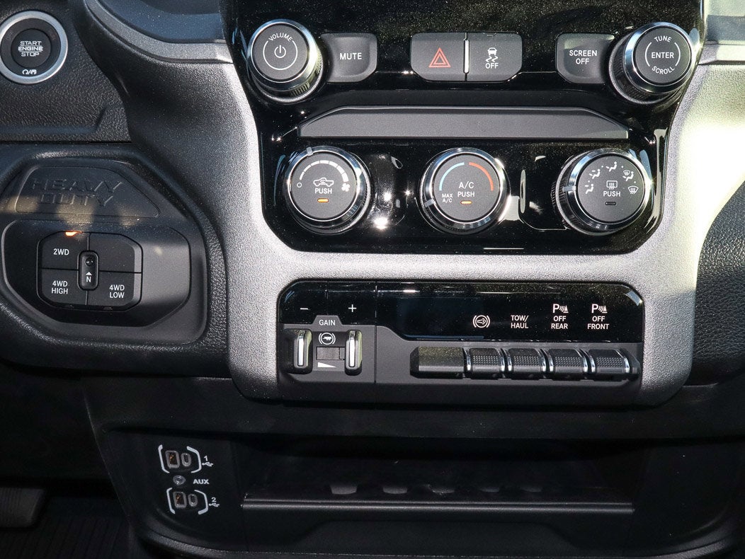 2026 RAM 2500 Black Express 4x4 Crew Cab 6'4 Box