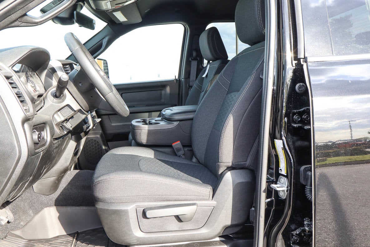 2026 RAM 2500 Black Express 4x4 Crew Cab 6'4 Box