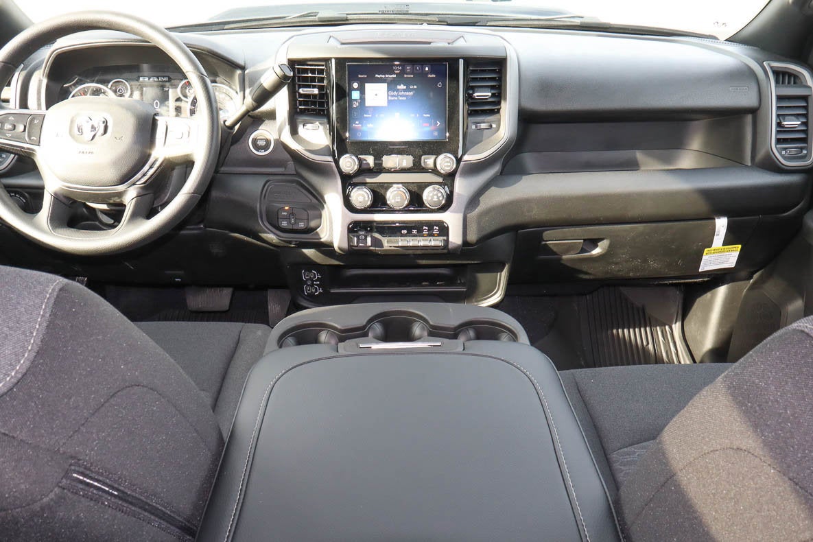 2026 RAM 2500 Black Express 4x4 Crew Cab 6'4 Box