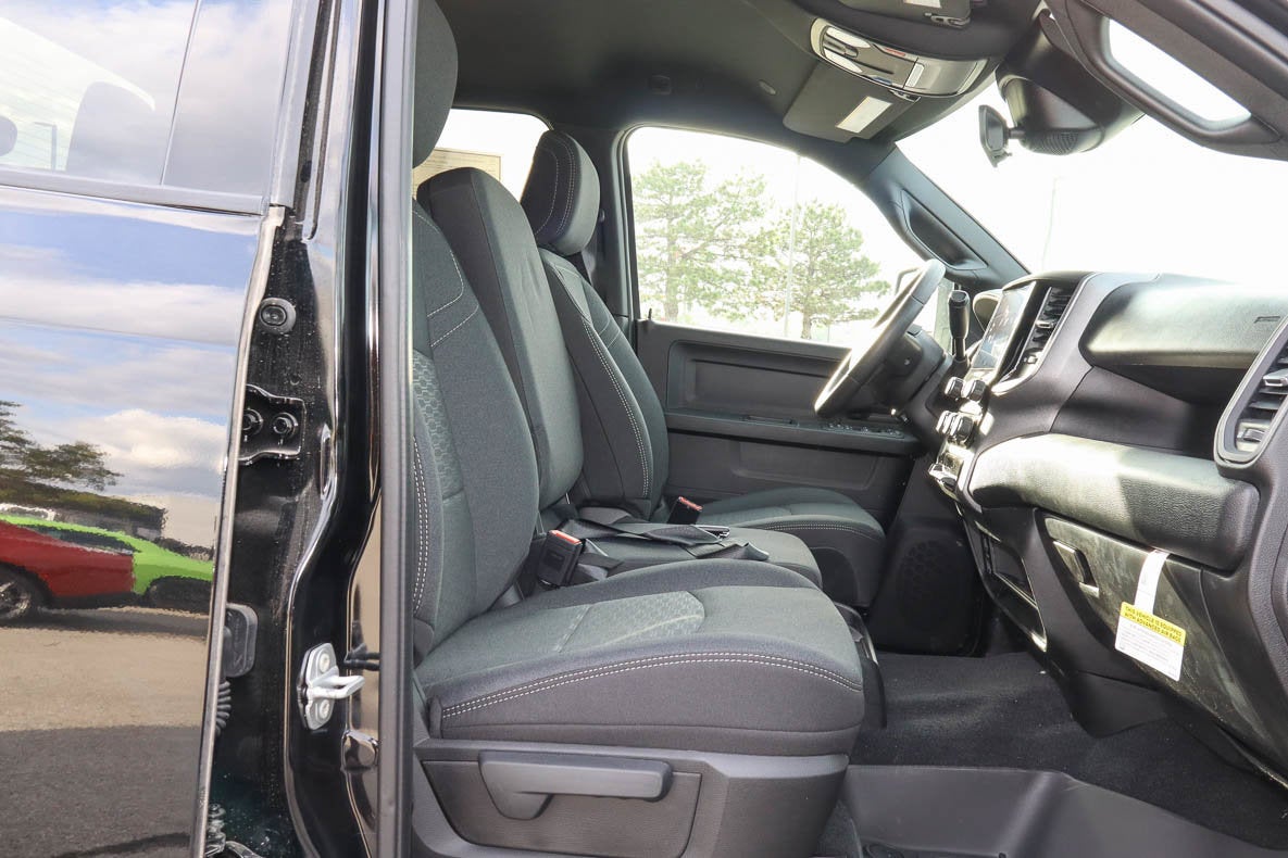 2026 RAM 2500 Black Express 4x4 Crew Cab 6'4 Box