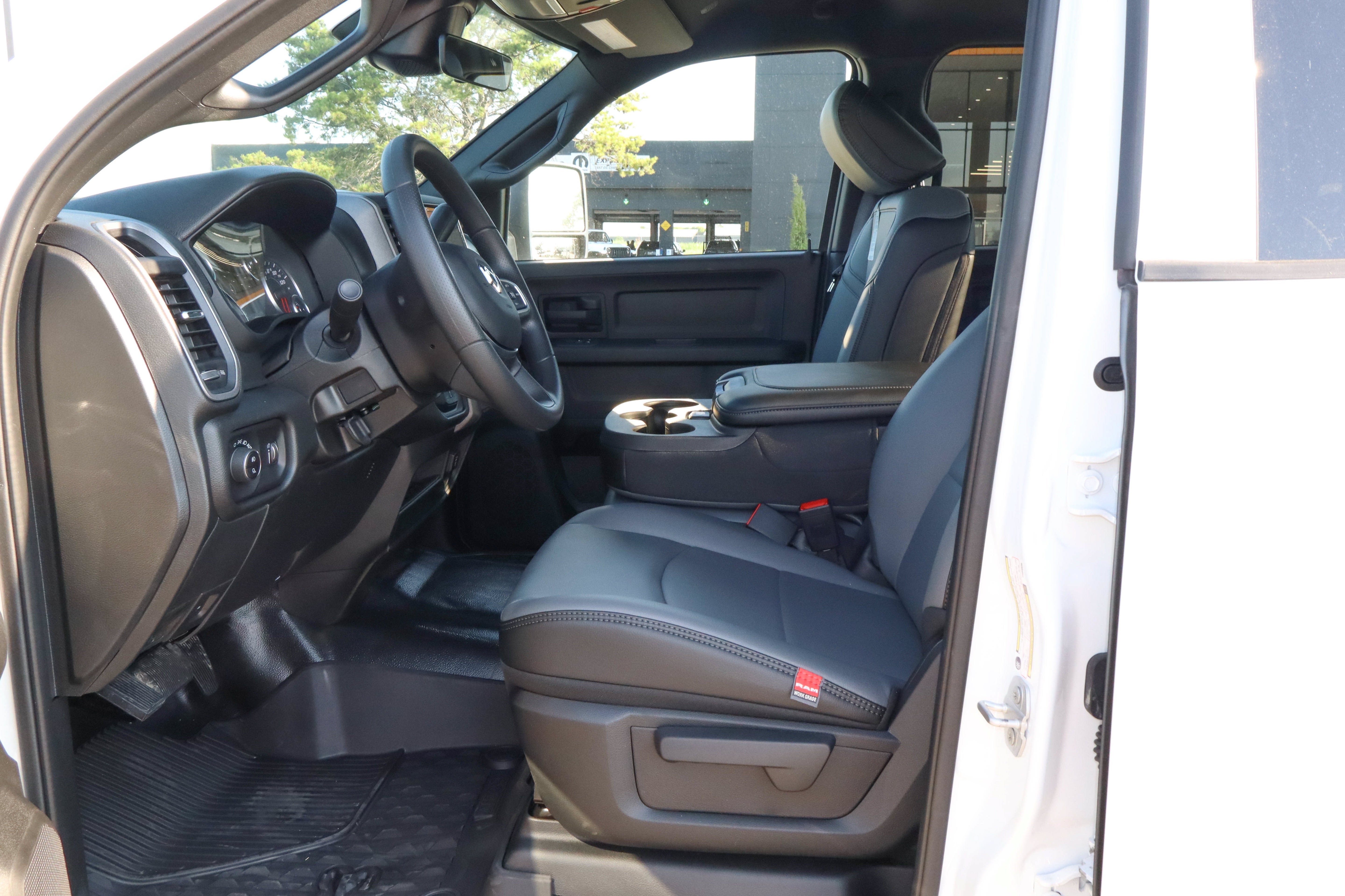2026 RAM 2500 Tradesman 4x4 Crew Cab 8' Box