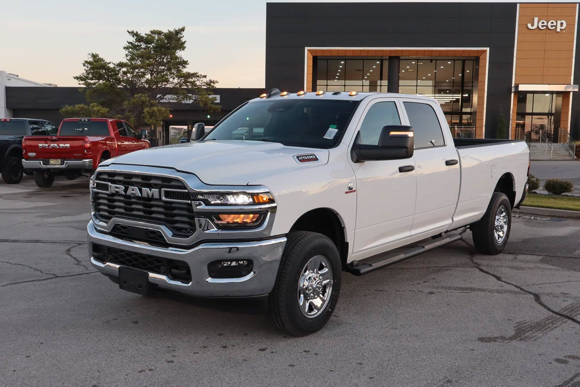 2026 RAM 2500 Tradesman 4x4 Crew Cab 8' Box