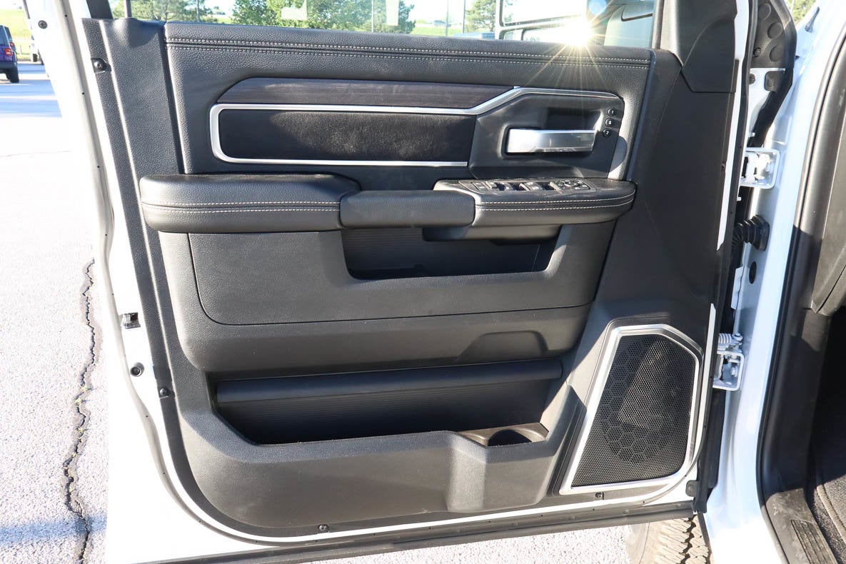 2026 RAM 2500 Laramie 4x4 Mega Cab 6'4 Box