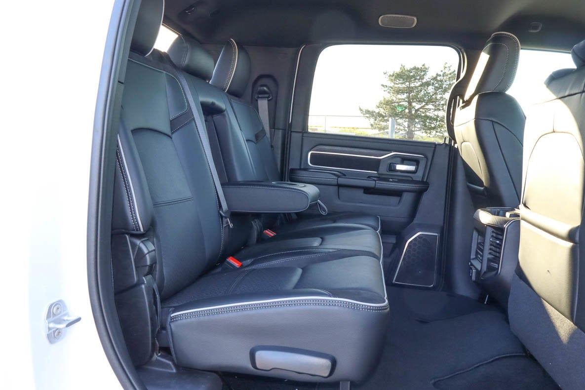 2026 RAM 2500 Laramie 4x4 Mega Cab 6'4 Box