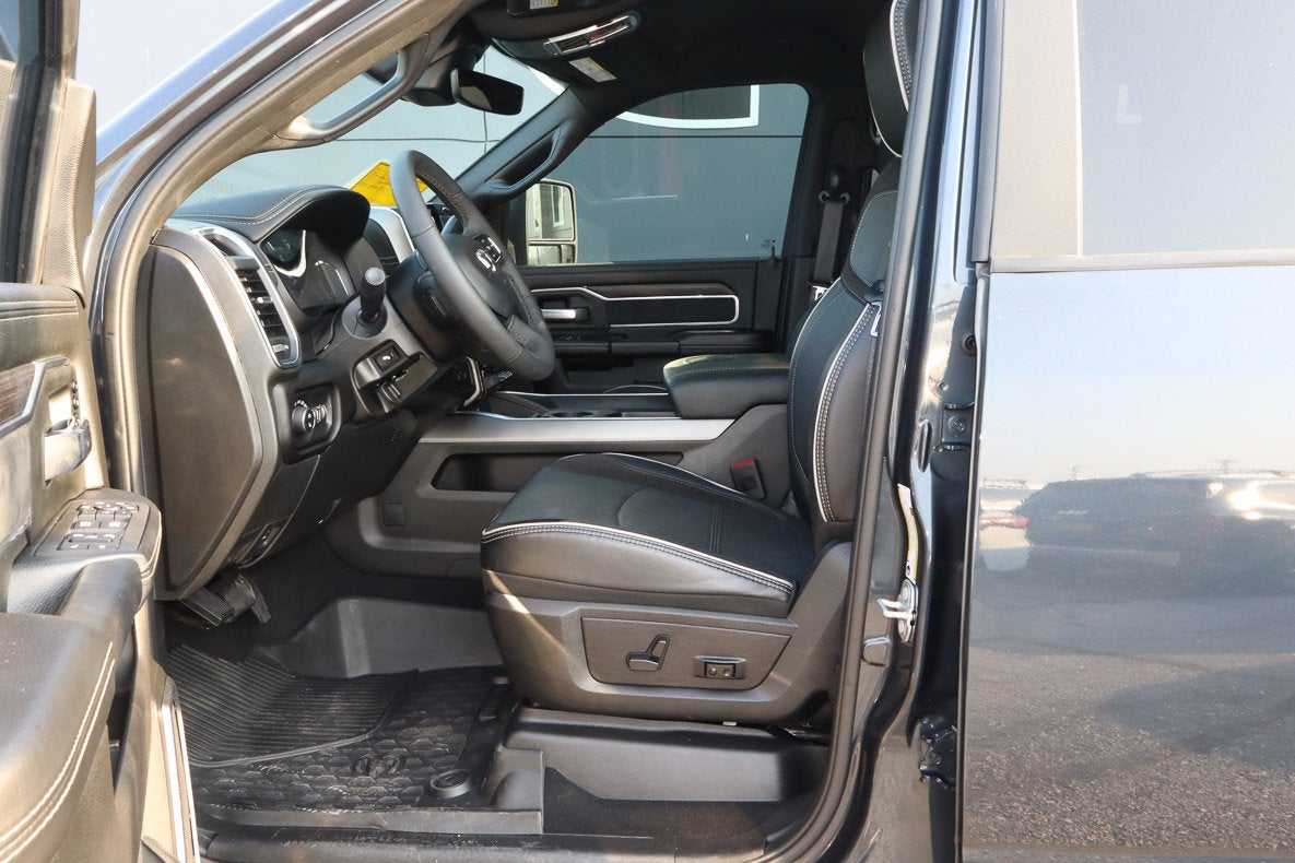 2025 RAM 2500 Laramie 4x4 Mega Cab 6'4 Box