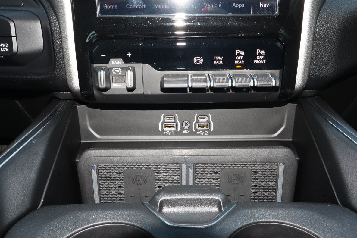 2025 RAM 2500 Laramie 4x4 Mega Cab 6'4 Box