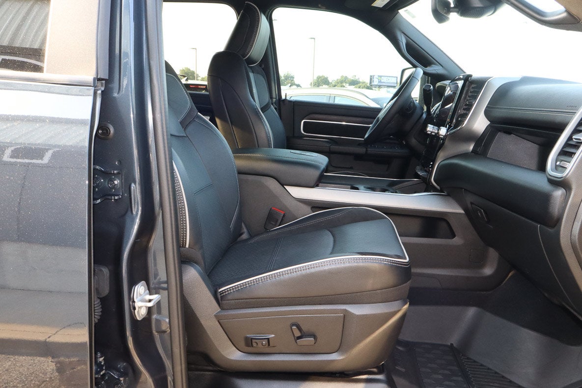 2025 RAM 2500 Laramie 4x4 Mega Cab 6'4 Box
