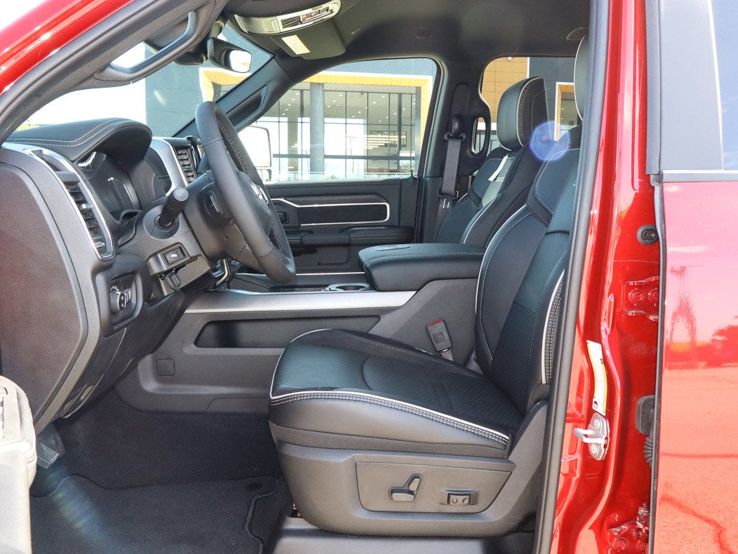 2026 RAM 2500 Laramie 4x4 Mega Cab 6'4 Box