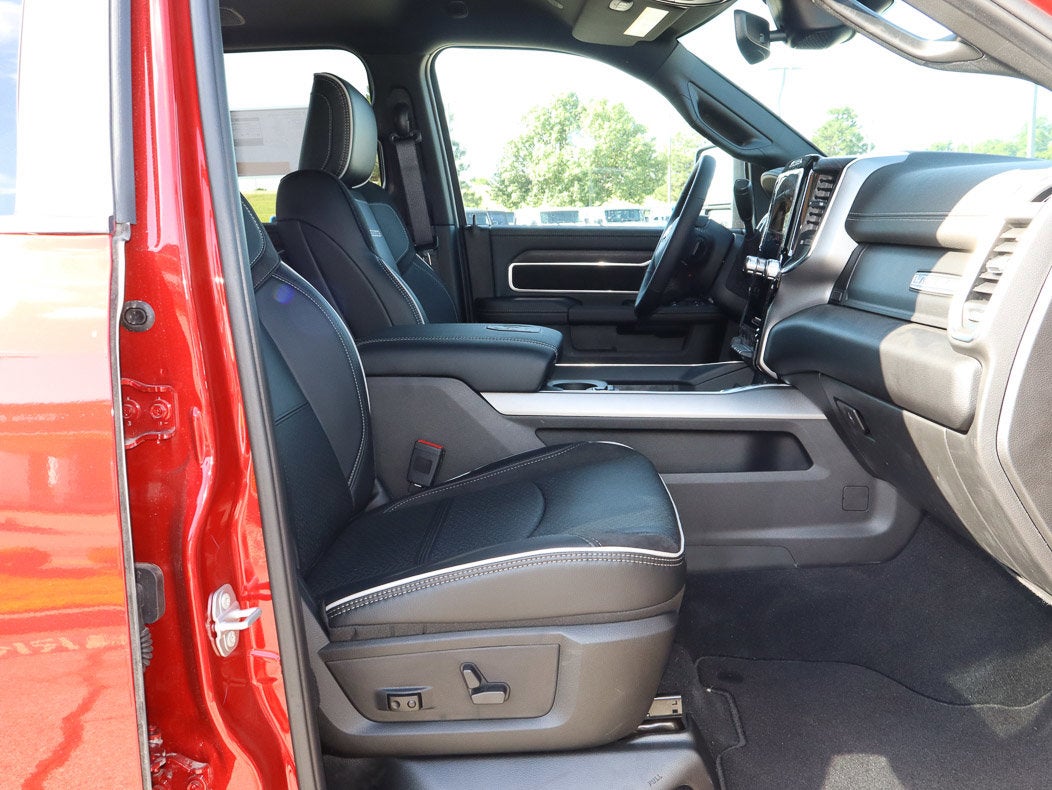 2026 RAM 2500 Laramie 4x4 Mega Cab 6'4 Box