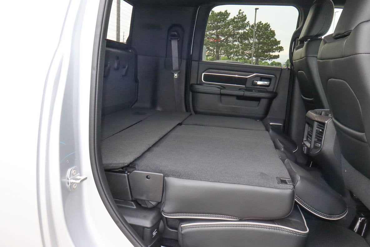 2026 RAM 2500 Laramie 4x4 Mega Cab 6'4 Box