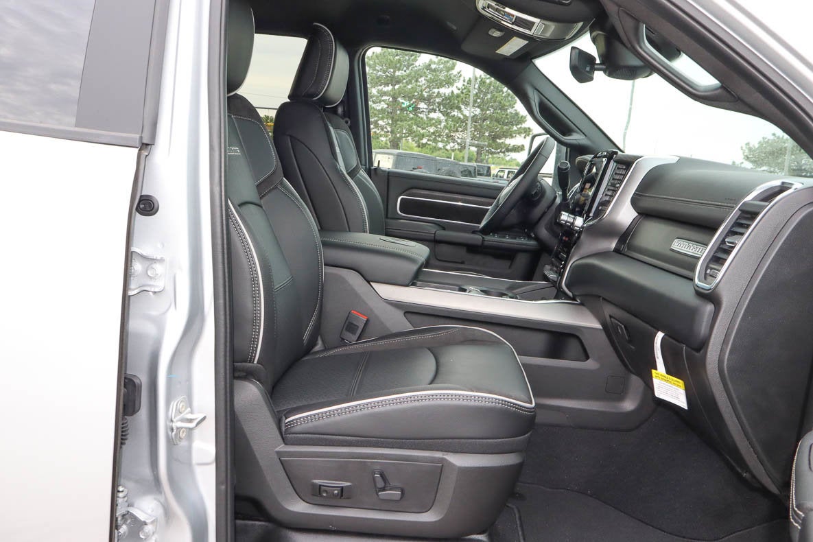 2026 RAM 2500 Laramie 4x4 Mega Cab 6'4 Box