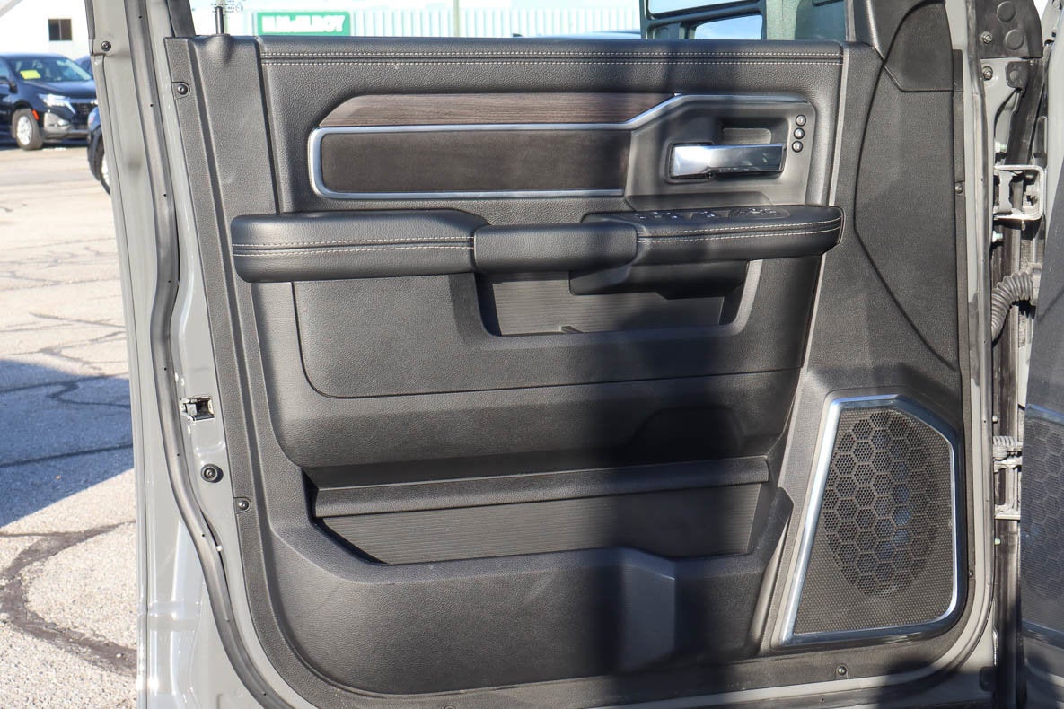 2026 RAM 2500 Laramie 4x4 Mega Cab 6'4 Box