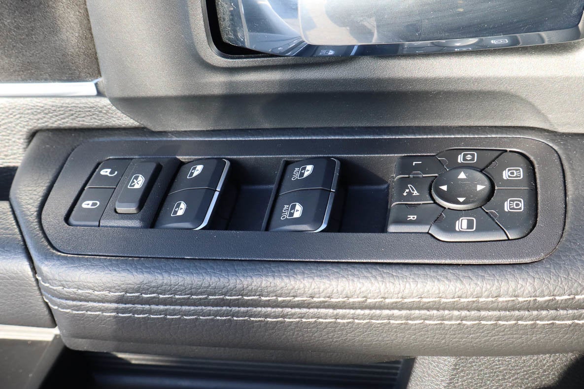 2026 RAM 2500 Laramie 4x4 Mega Cab 6'4 Box
