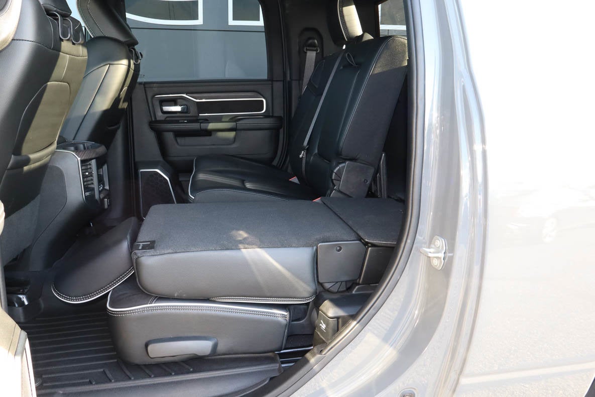 2026 RAM 2500 Laramie 4x4 Mega Cab 6'4 Box