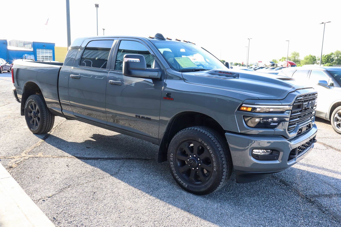 2026 RAM 2500 Laramie 4x4 Mega Cab 6'4 Box
