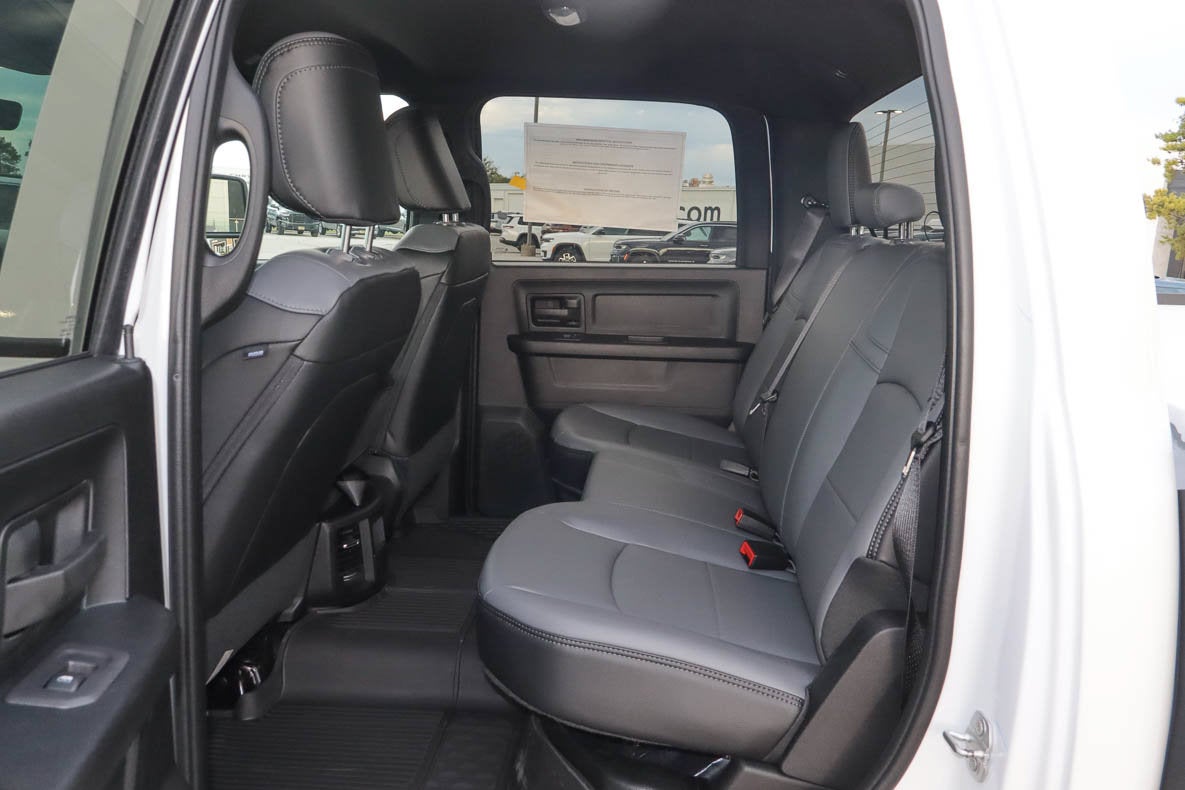 2027 RAM 3500 Tradesman 4x4 Crew Cab 8' Box