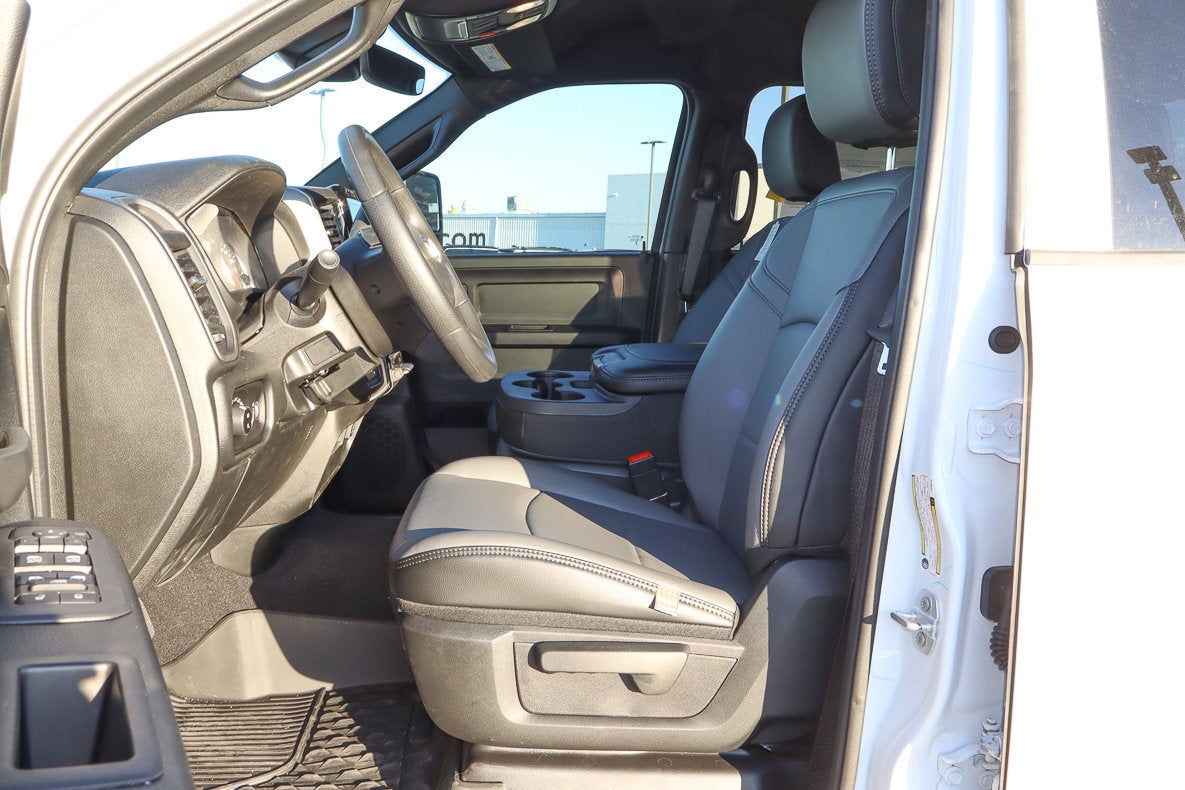 2026 RAM 3500 Tradesman 4x4 Crew Cab 8' Box