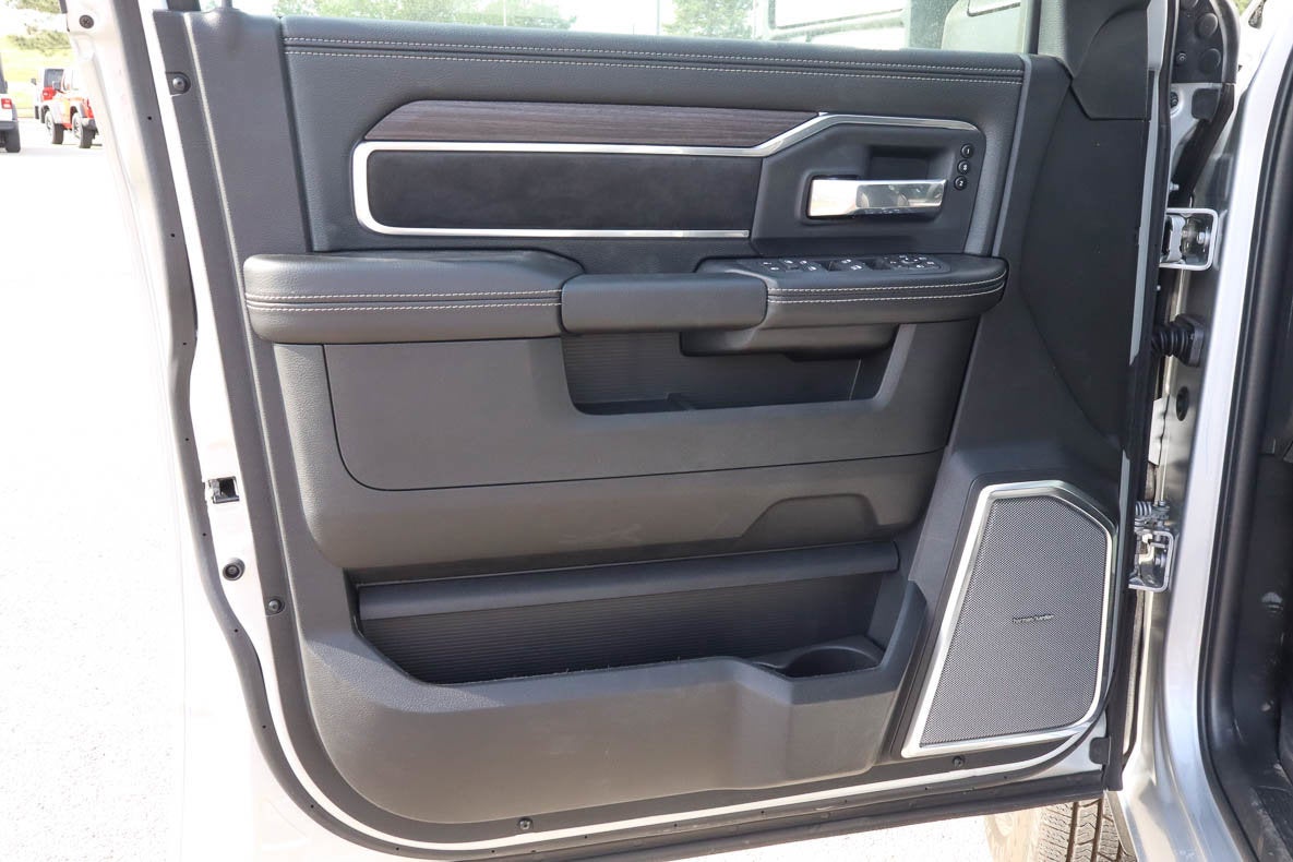 2026 RAM 3500 Laramie 4x4 Crew Cab 8' Box