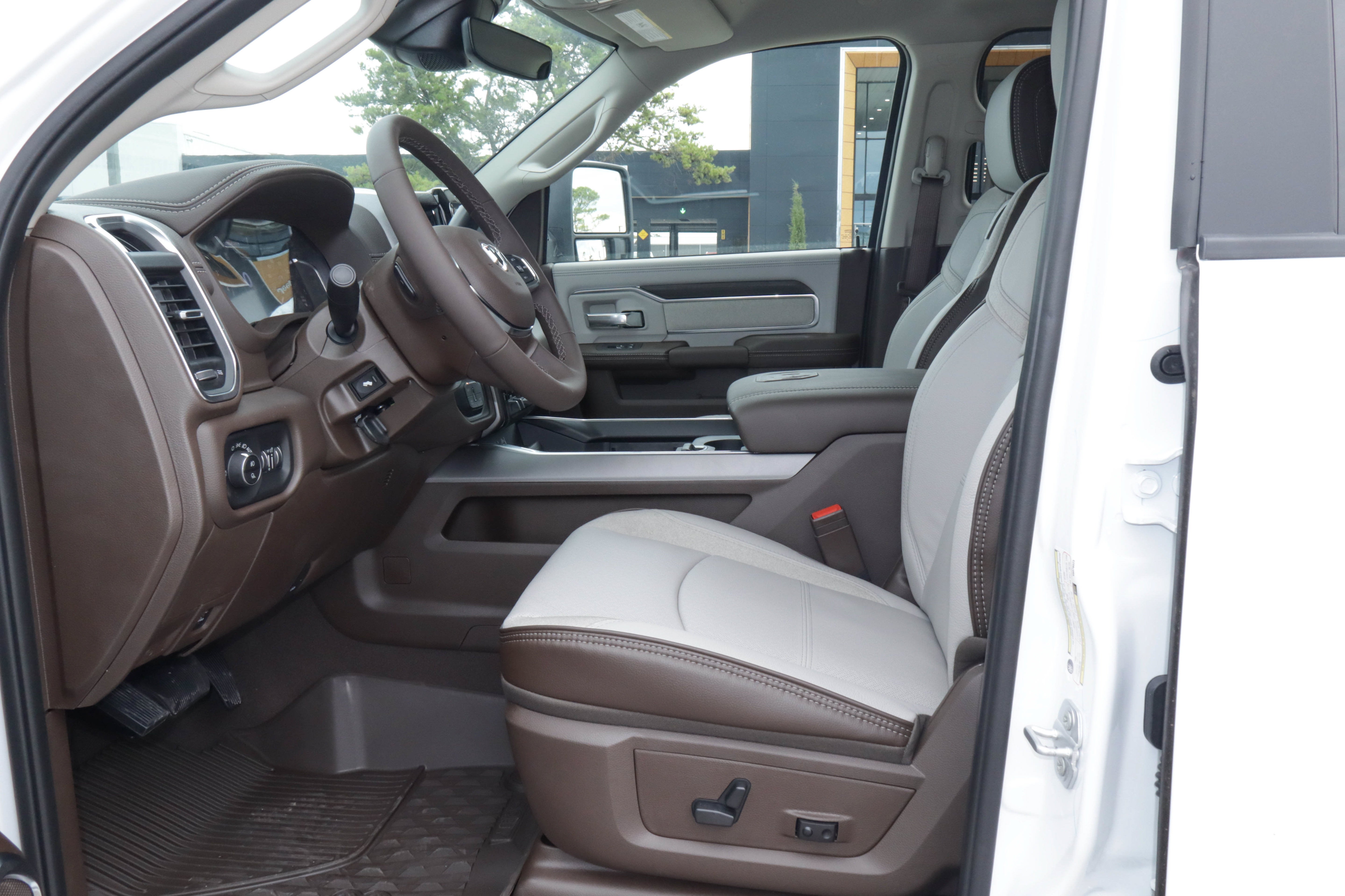 2027 RAM 3500 Laramie 4x4 Crew Cab 8' Box