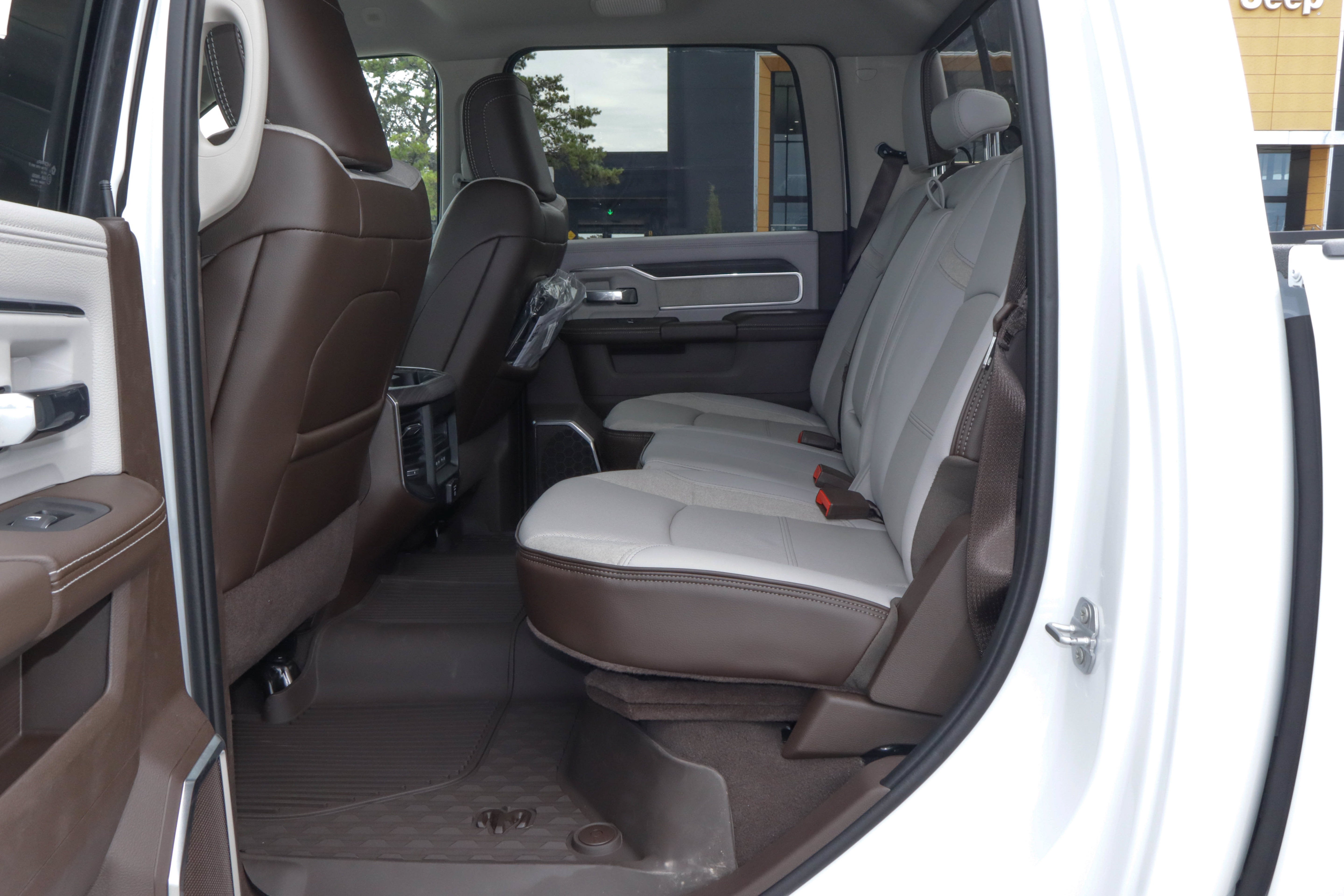 2027 RAM 3500 Laramie 4x4 Crew Cab 8' Box