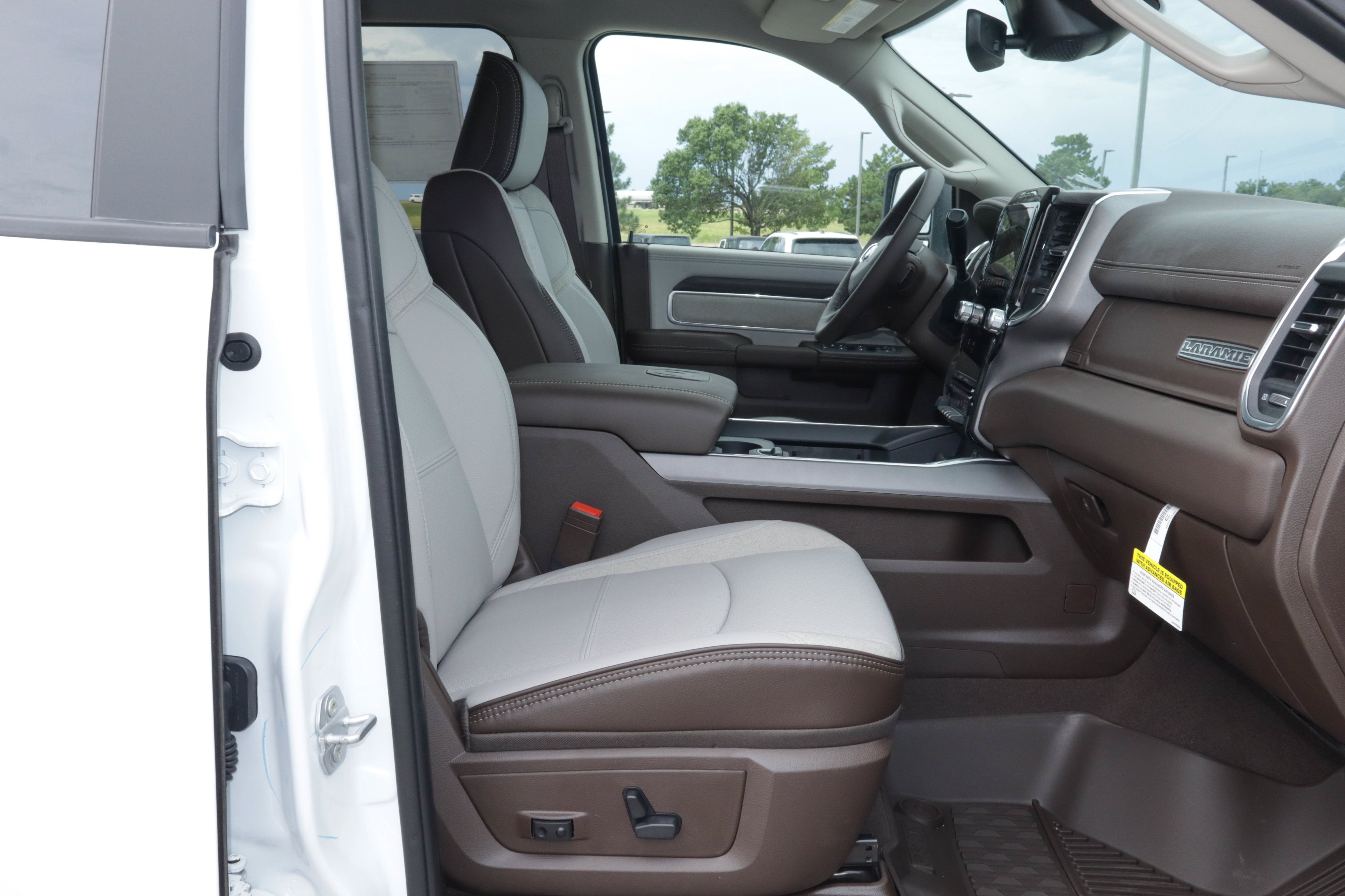 2027 RAM 3500 Laramie 4x4 Crew Cab 8' Box