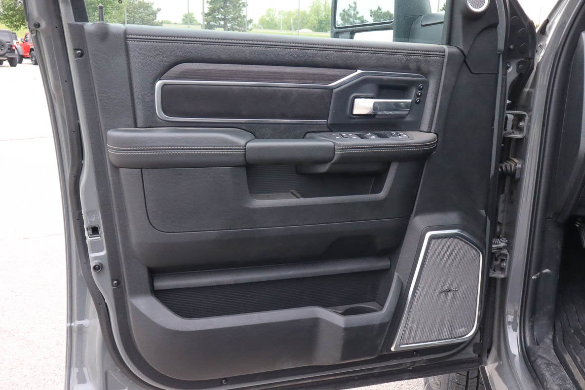 2026 RAM 3500 Laramie 4x4 Crew Cab 8' Box