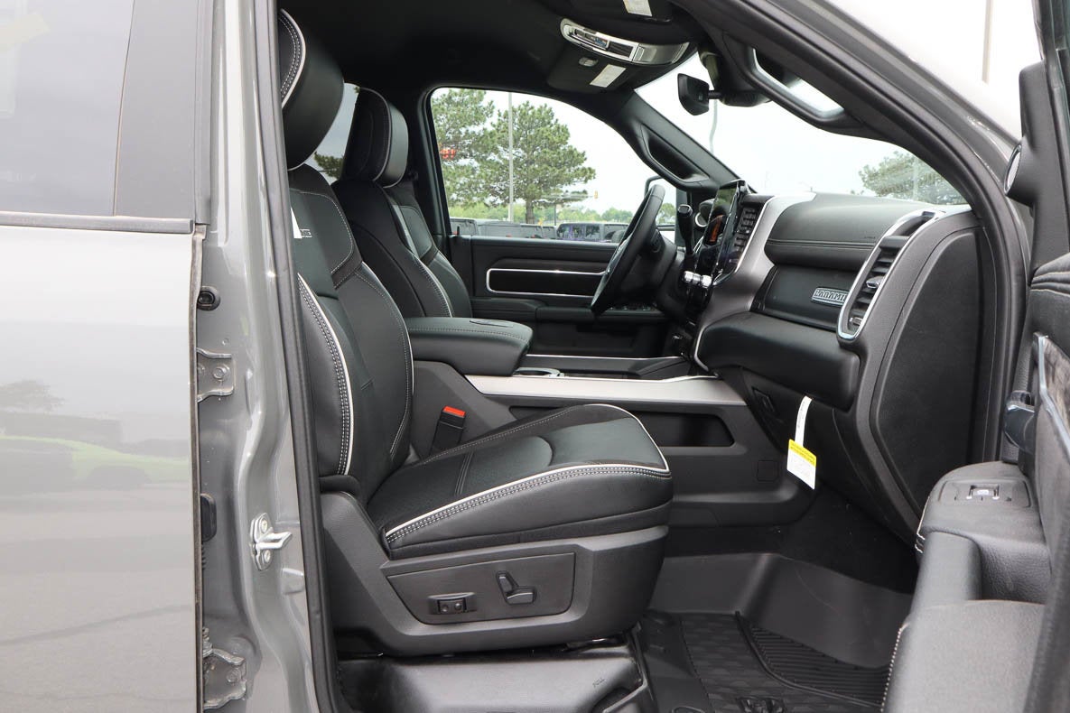 2026 RAM 3500 Laramie 4x4 Crew Cab 8' Box